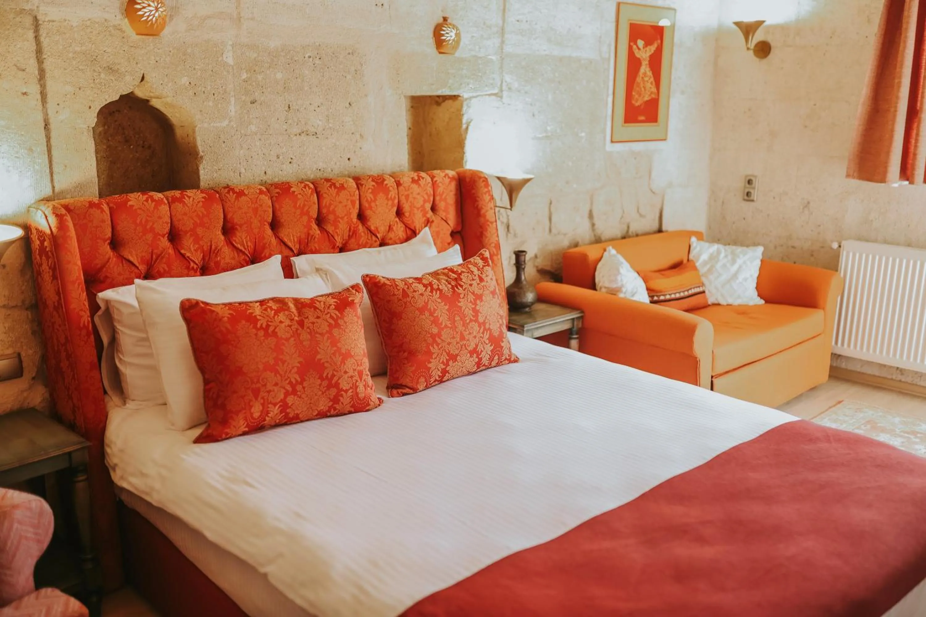 Seating area, Bed in Elaa Cave Hotel