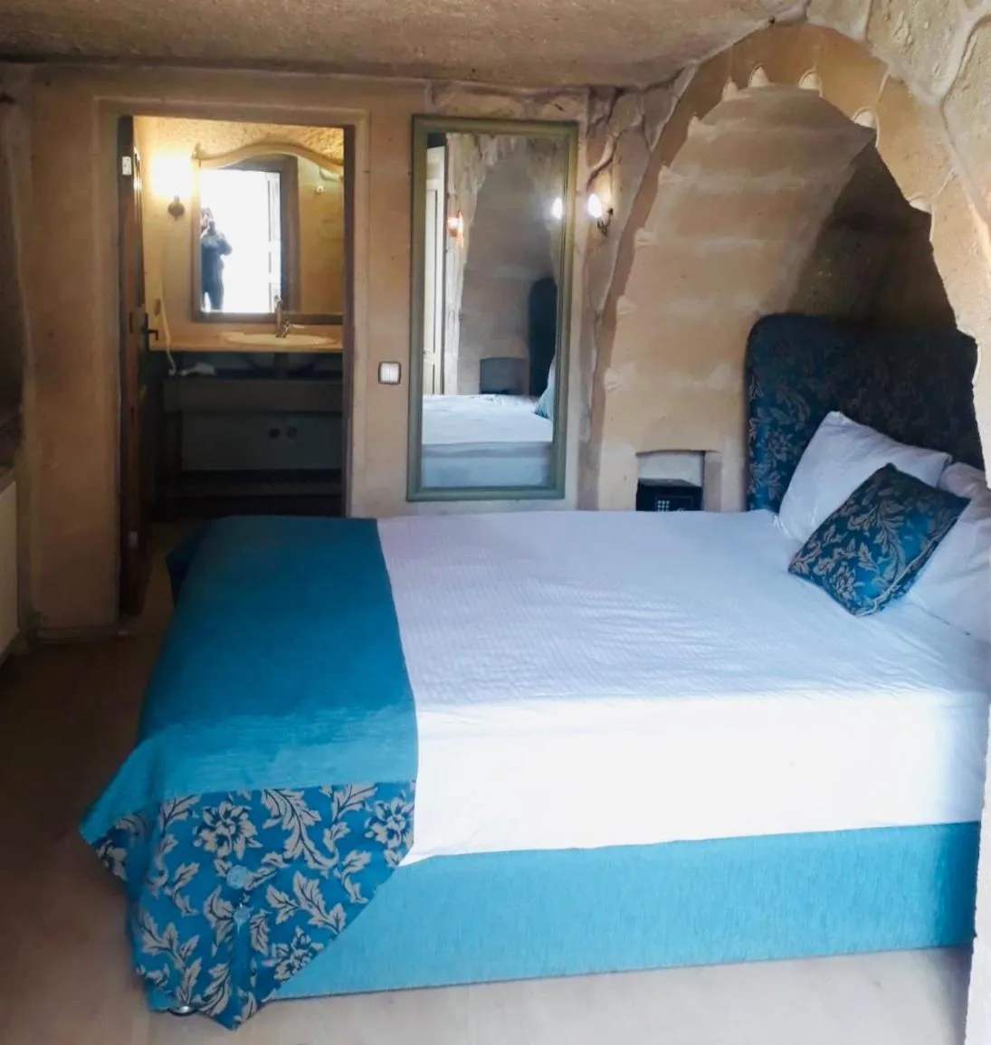 Photo of the whole room, Bed in Elaa Cave Hotel