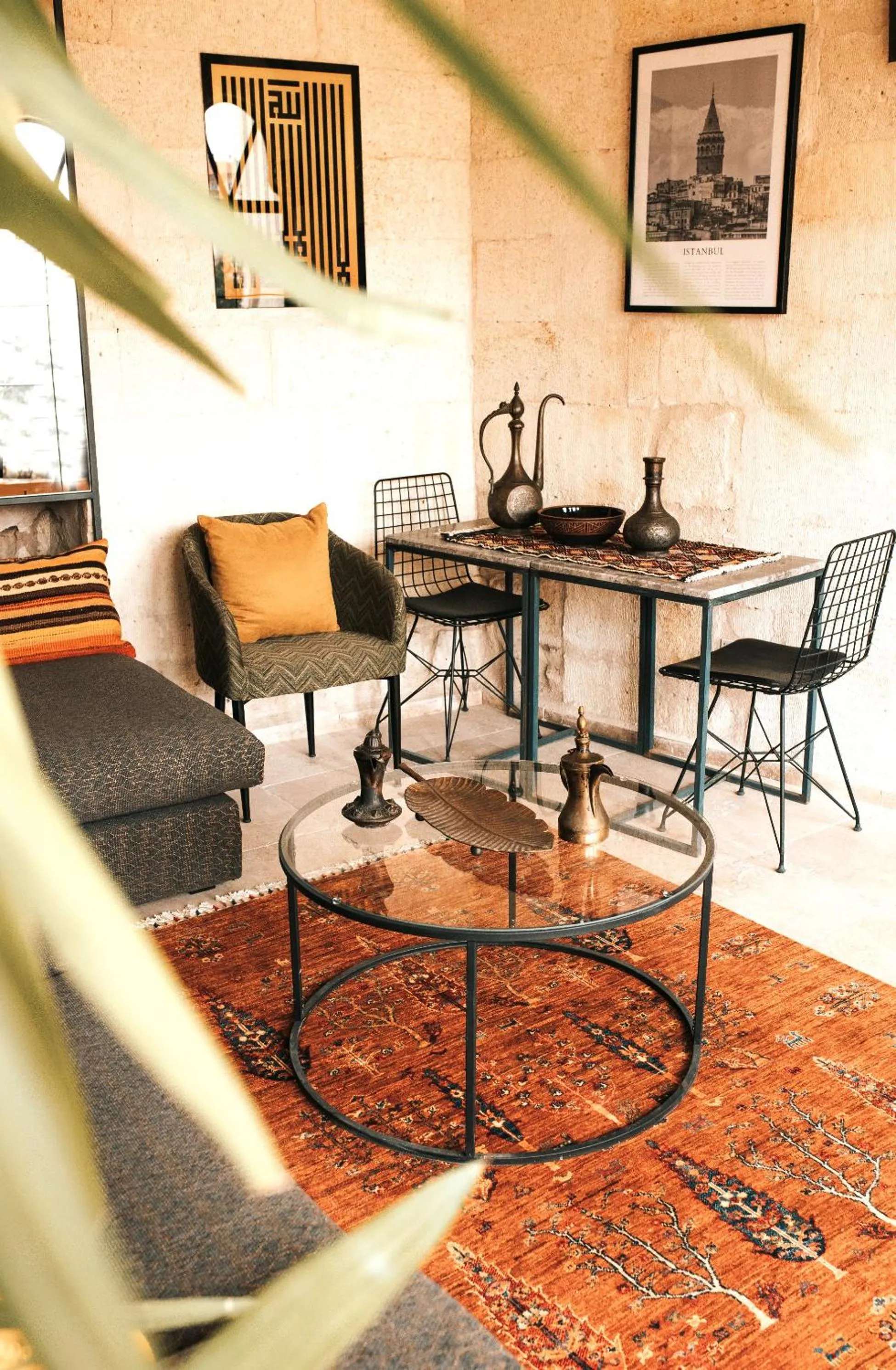 Living room in Elaa Cave Hotel