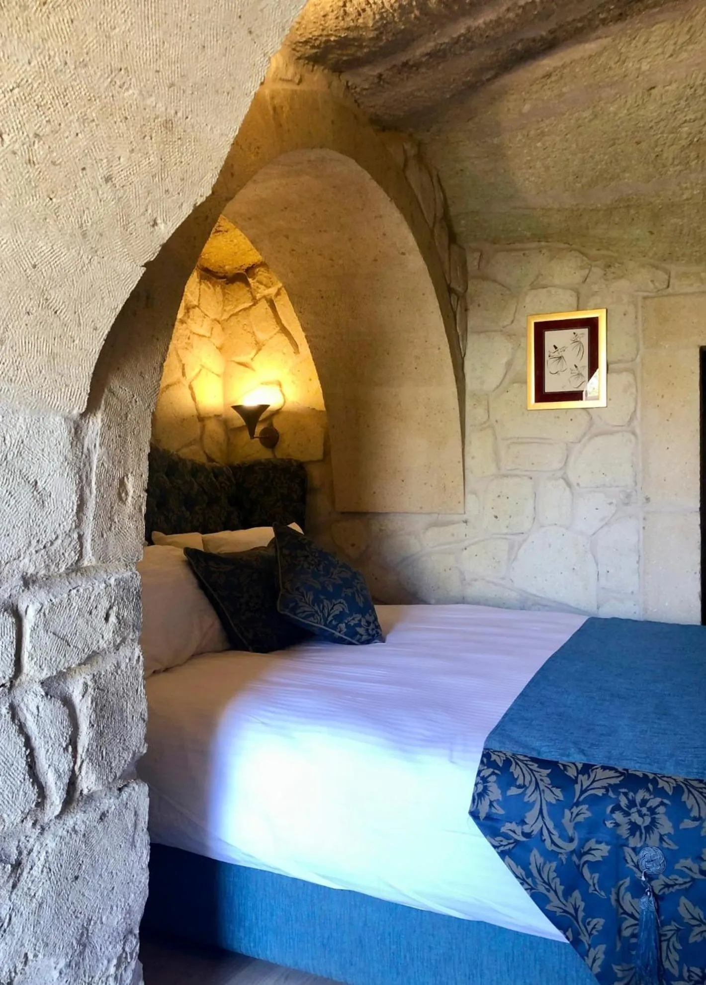 Bed in Elaa Cave Hotel