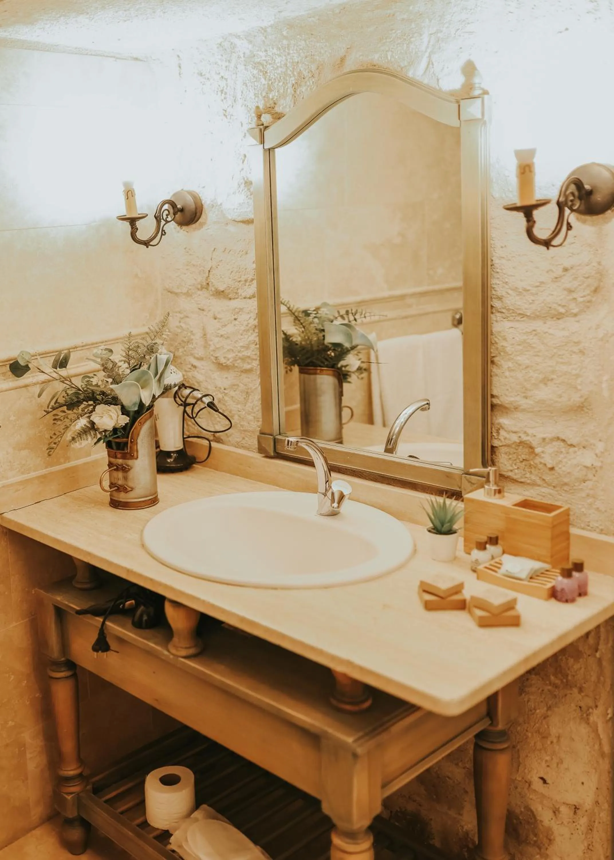 Bathroom in Elaa Cave Hotel