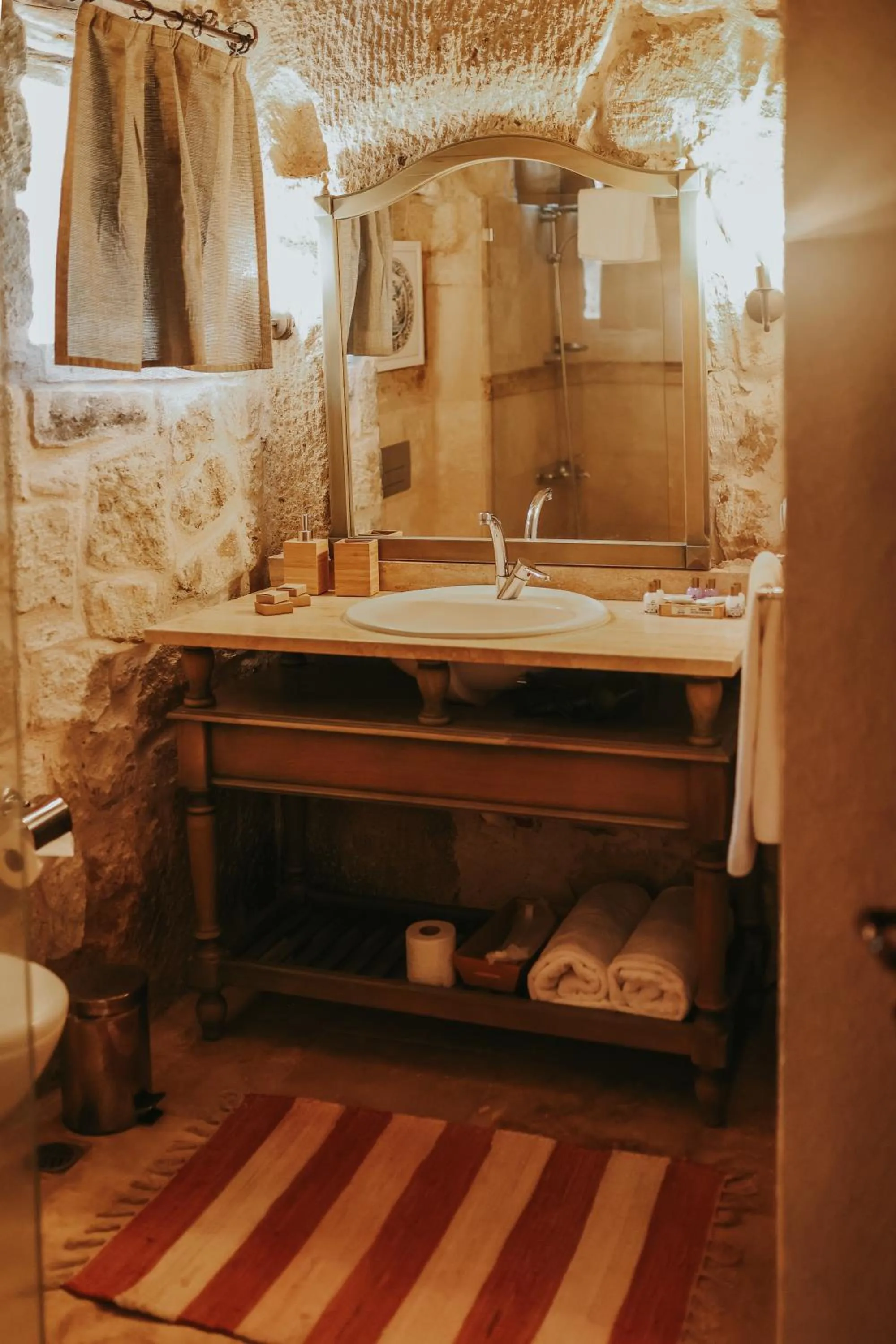 Bathroom in Elaa Cave Hotel