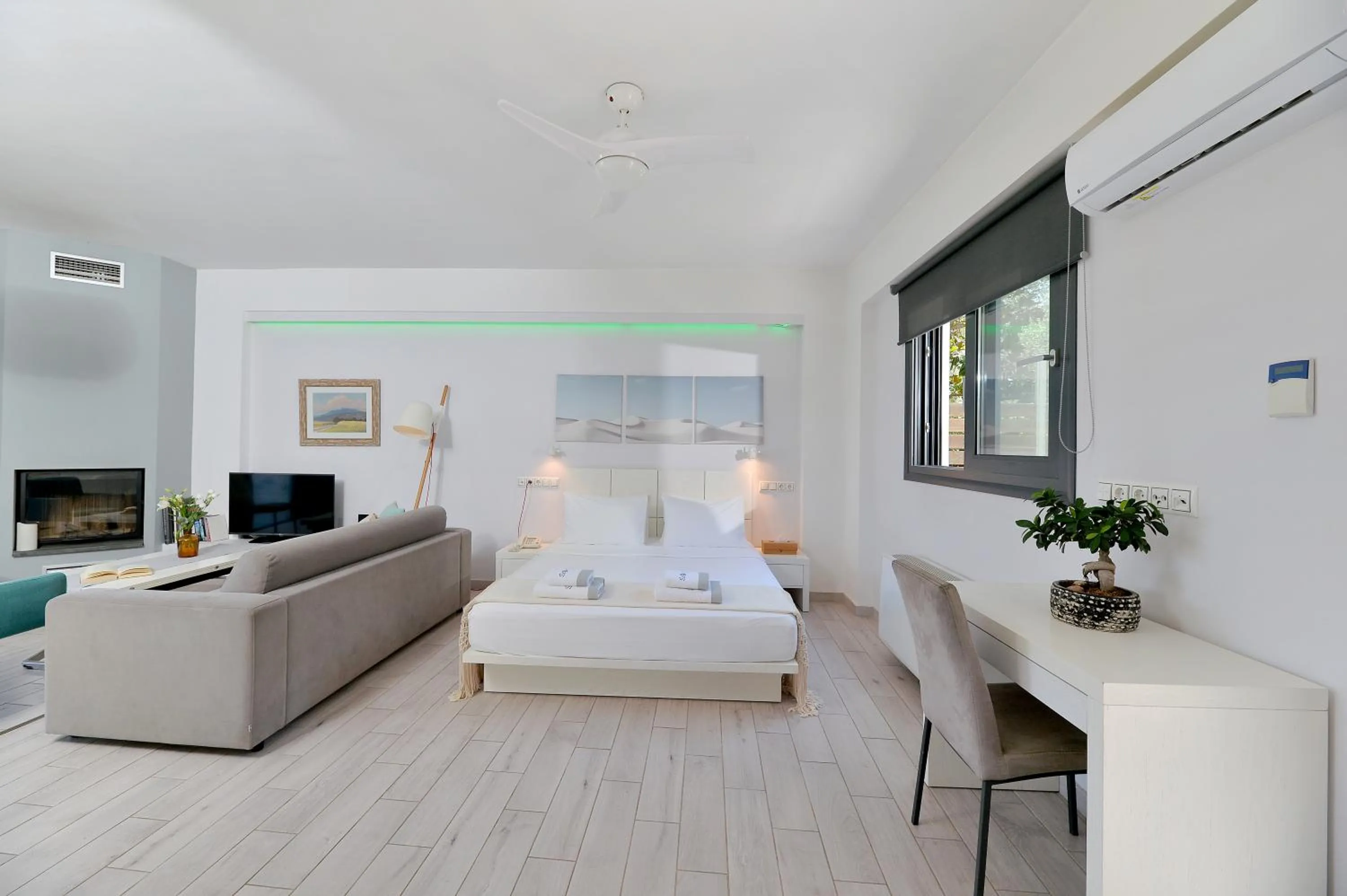 Seating area, Bed in Seacret Apartments