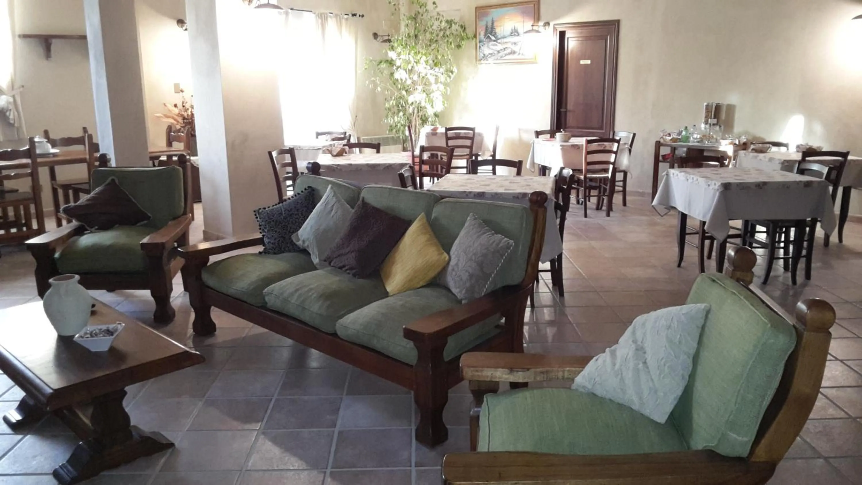 Communal lounge/ TV room in Villa Klinai