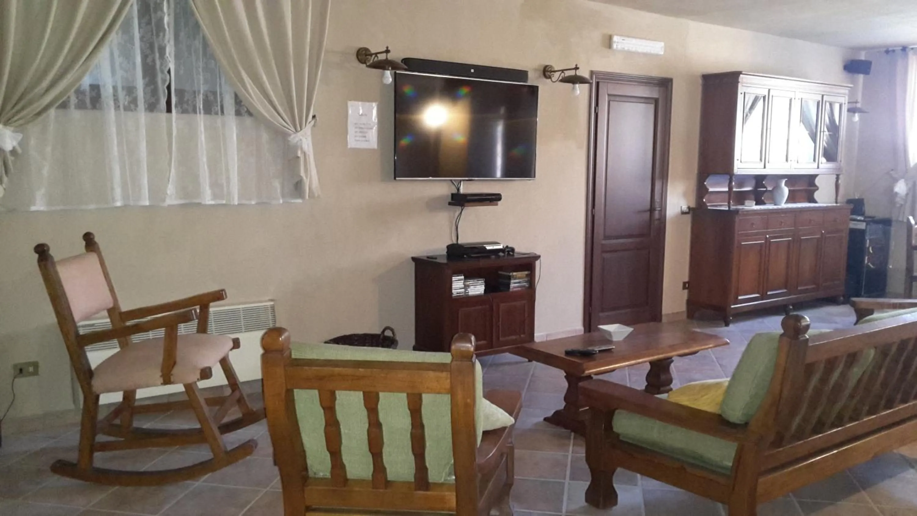 Communal lounge/ TV room in Villa Klinai