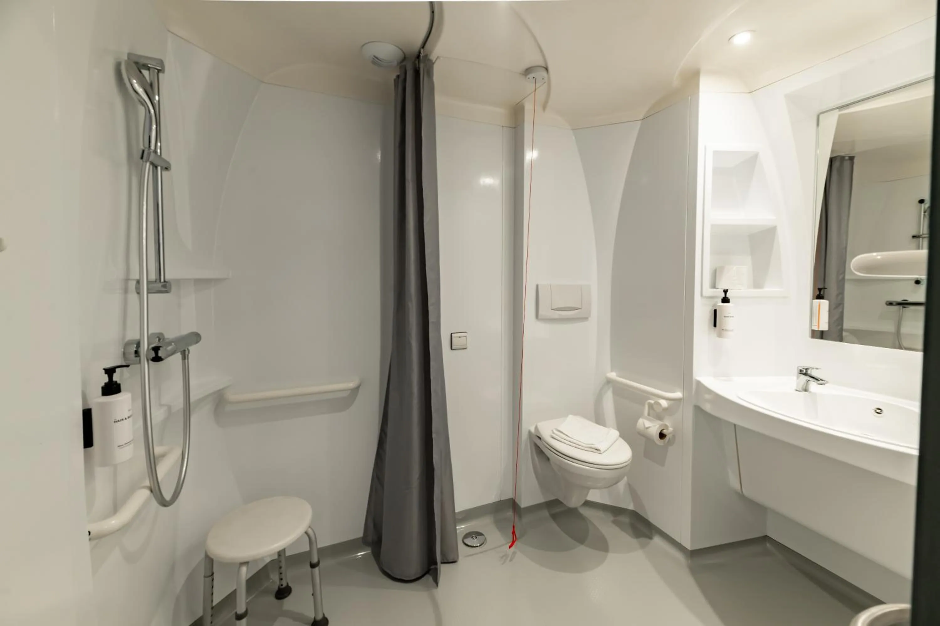 Bathroom in easyHotel Victoria