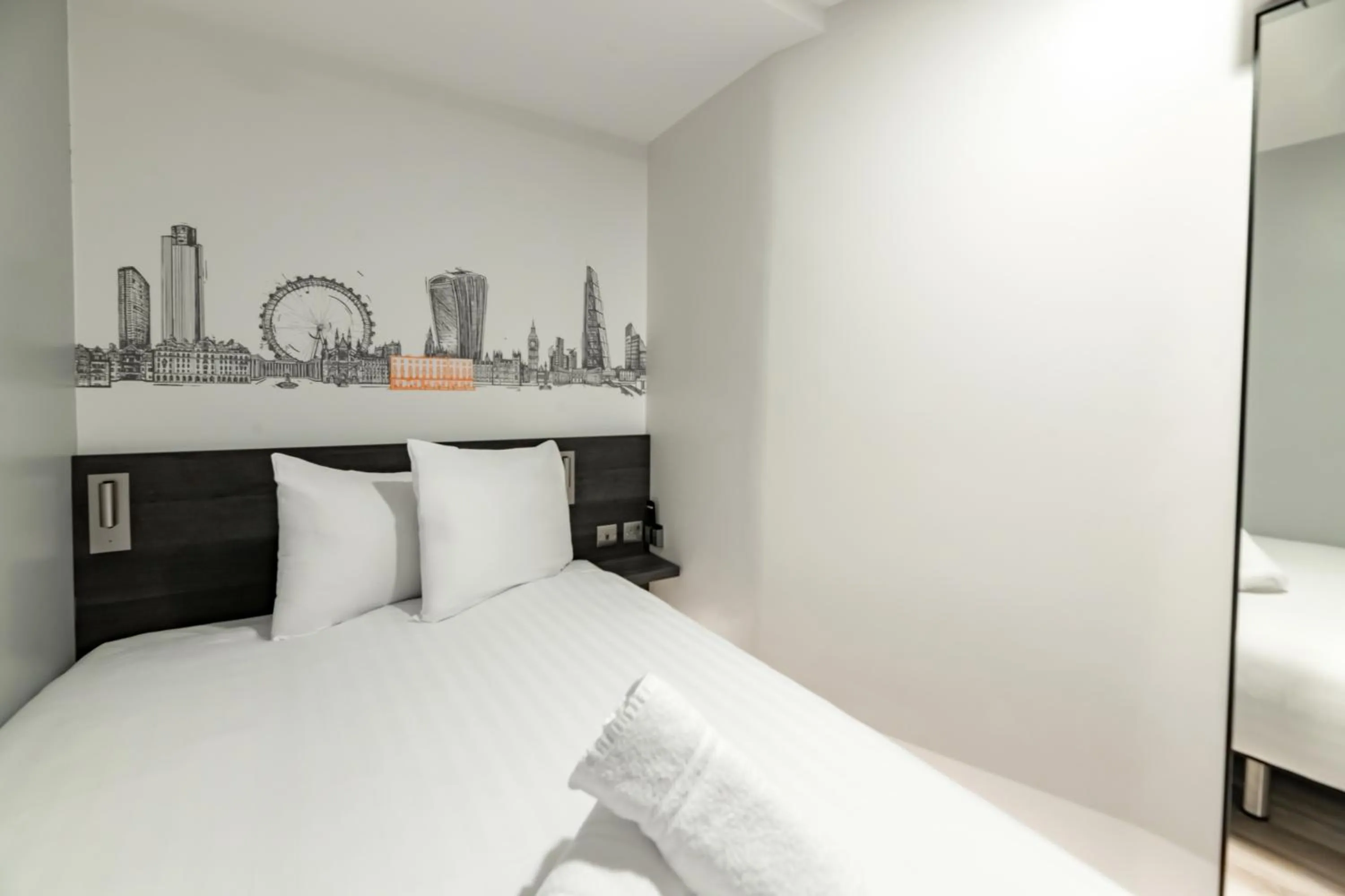 Bed in easyHotel Victoria