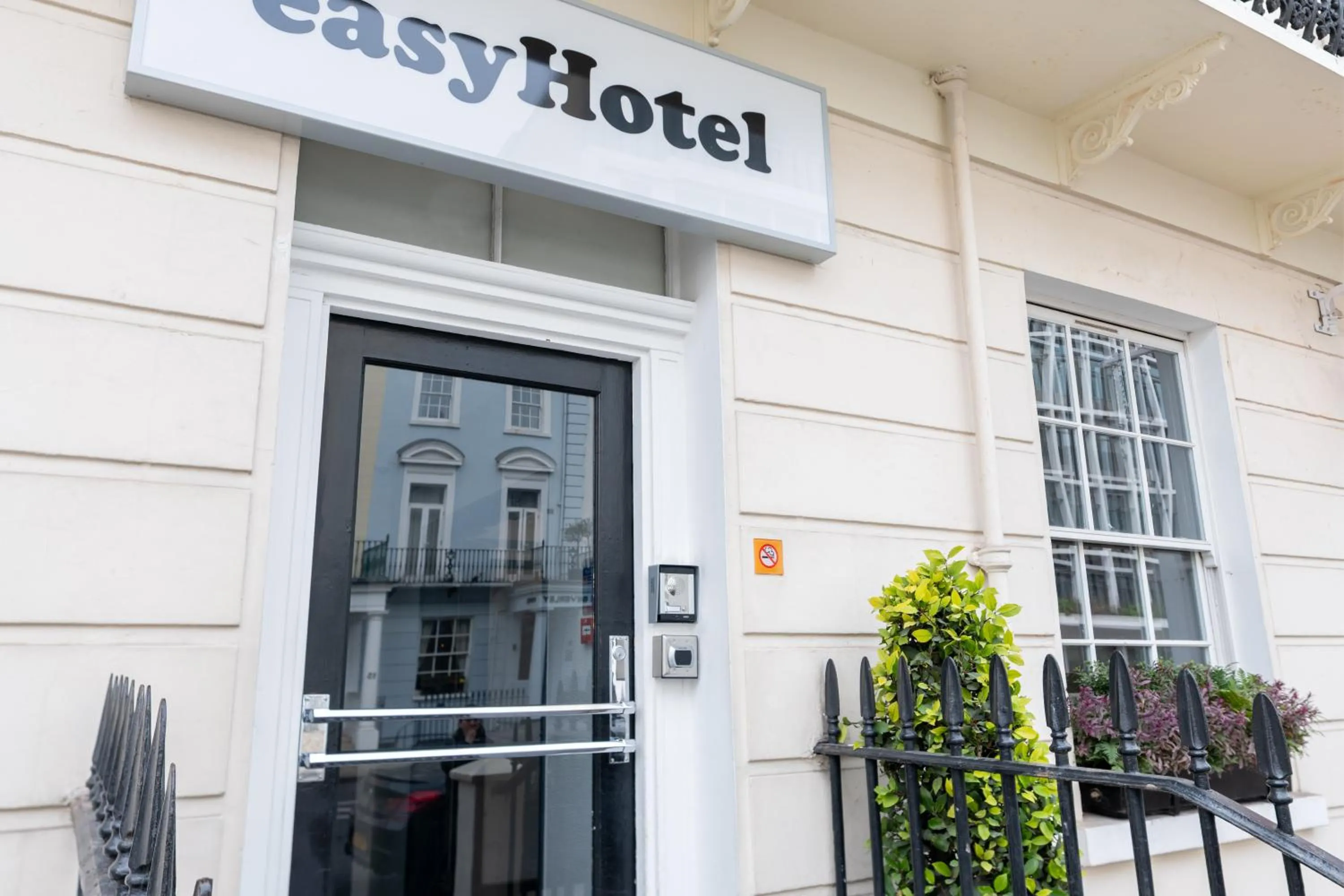 Facade/entrance in easyHotel Victoria