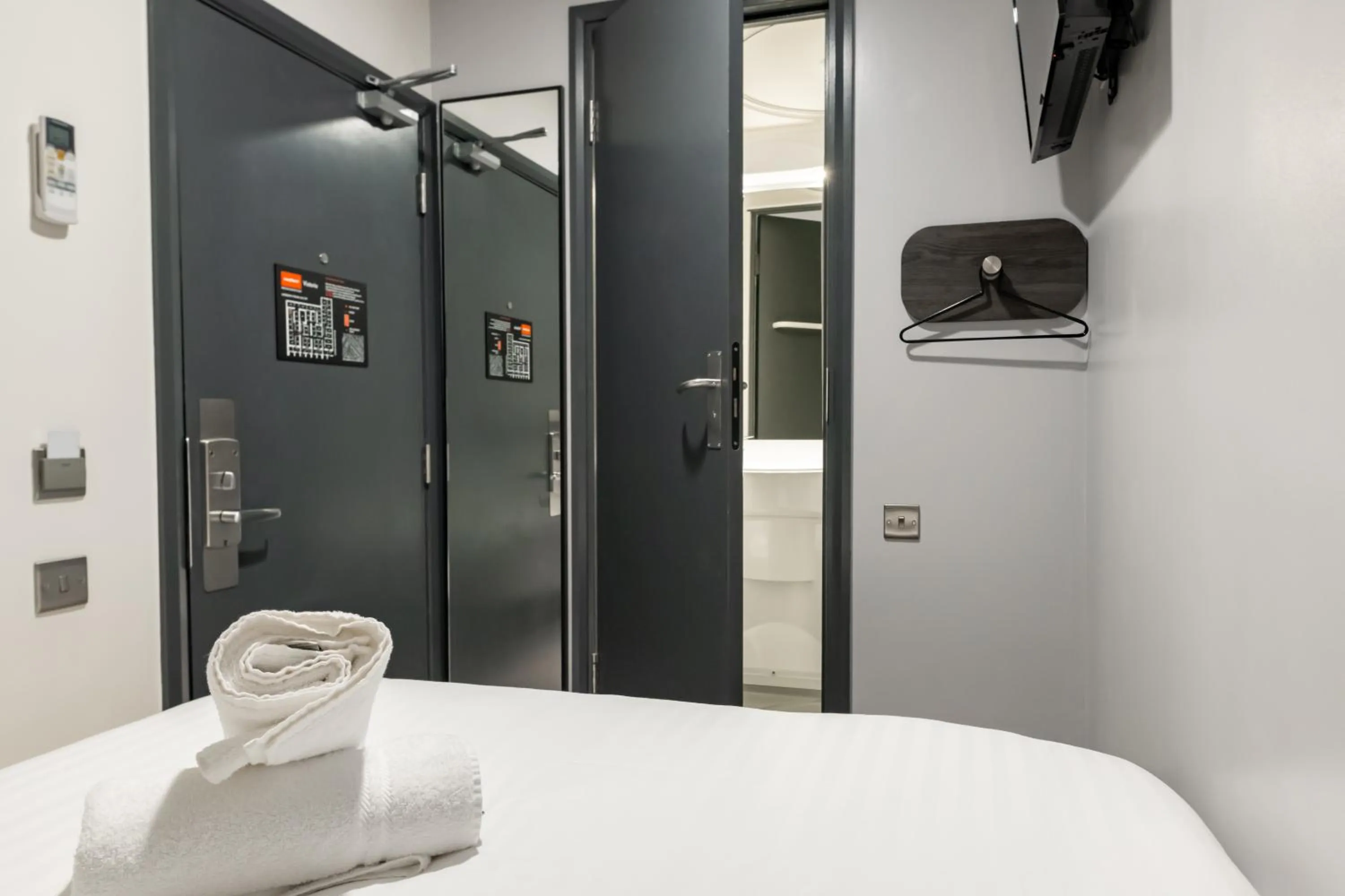 Bed in easyHotel Victoria