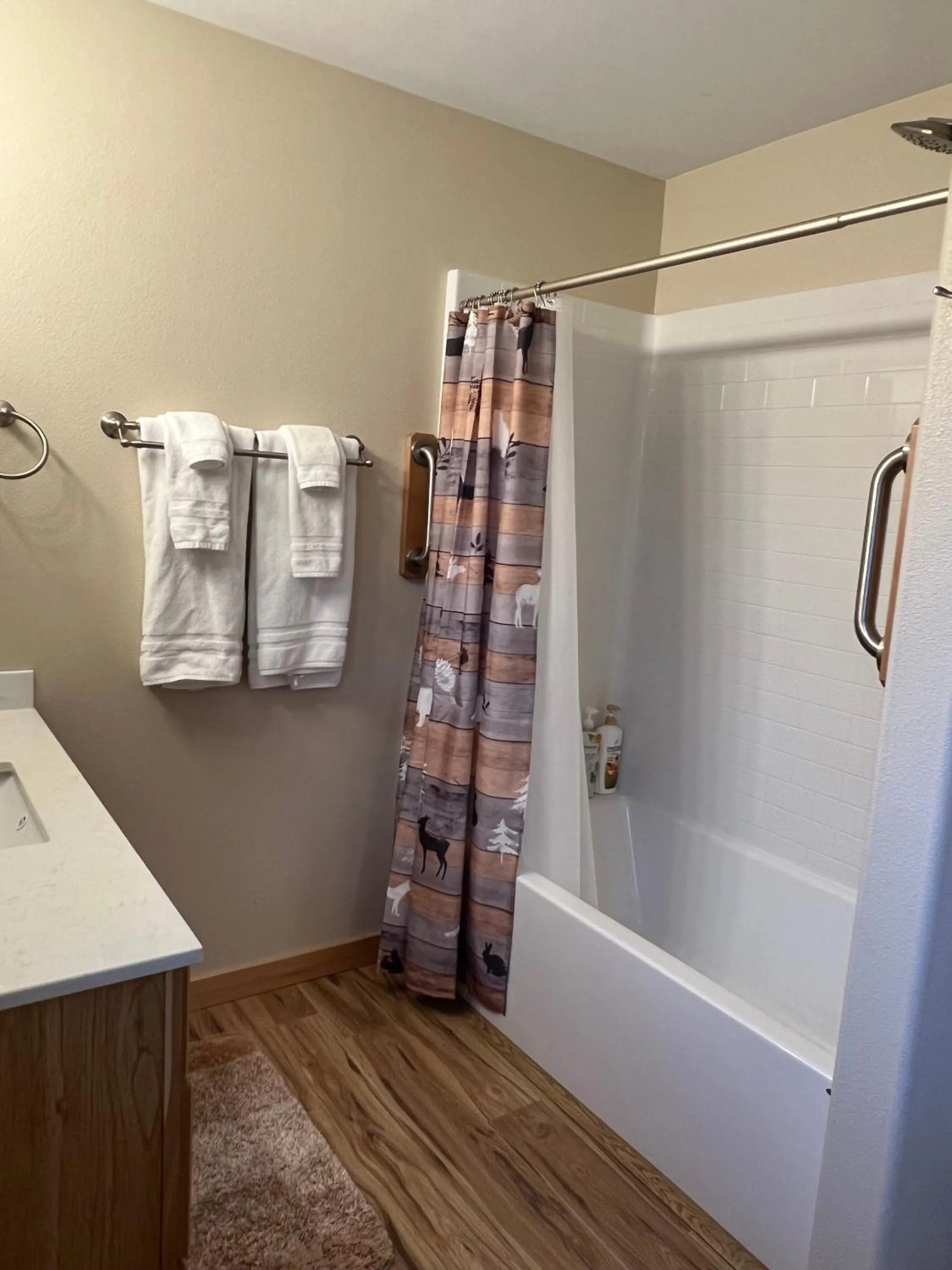 Shower in Eagle's Eye Vacation Rentals
