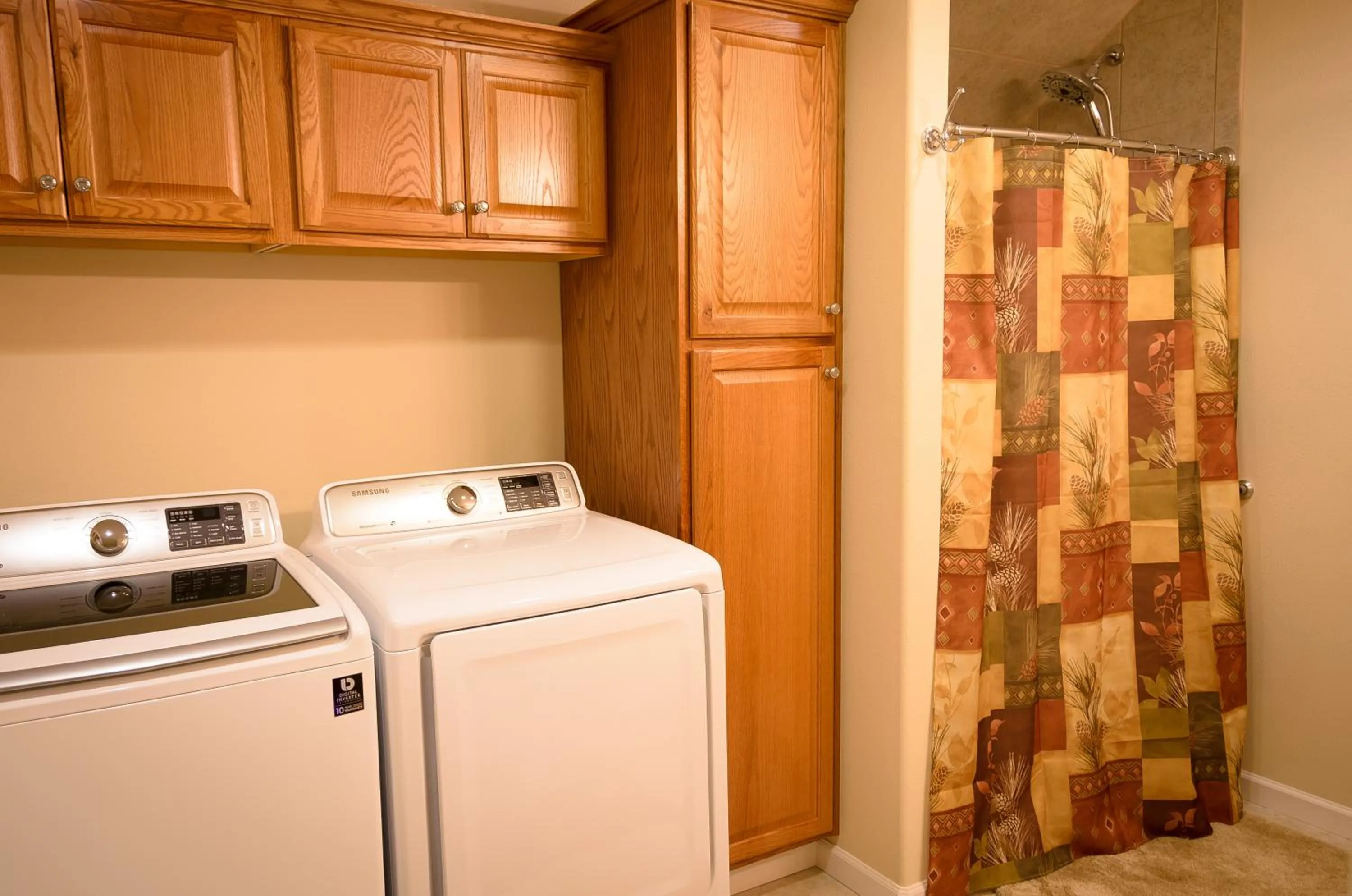 Shower in Eagle's Eye Vacation Rentals