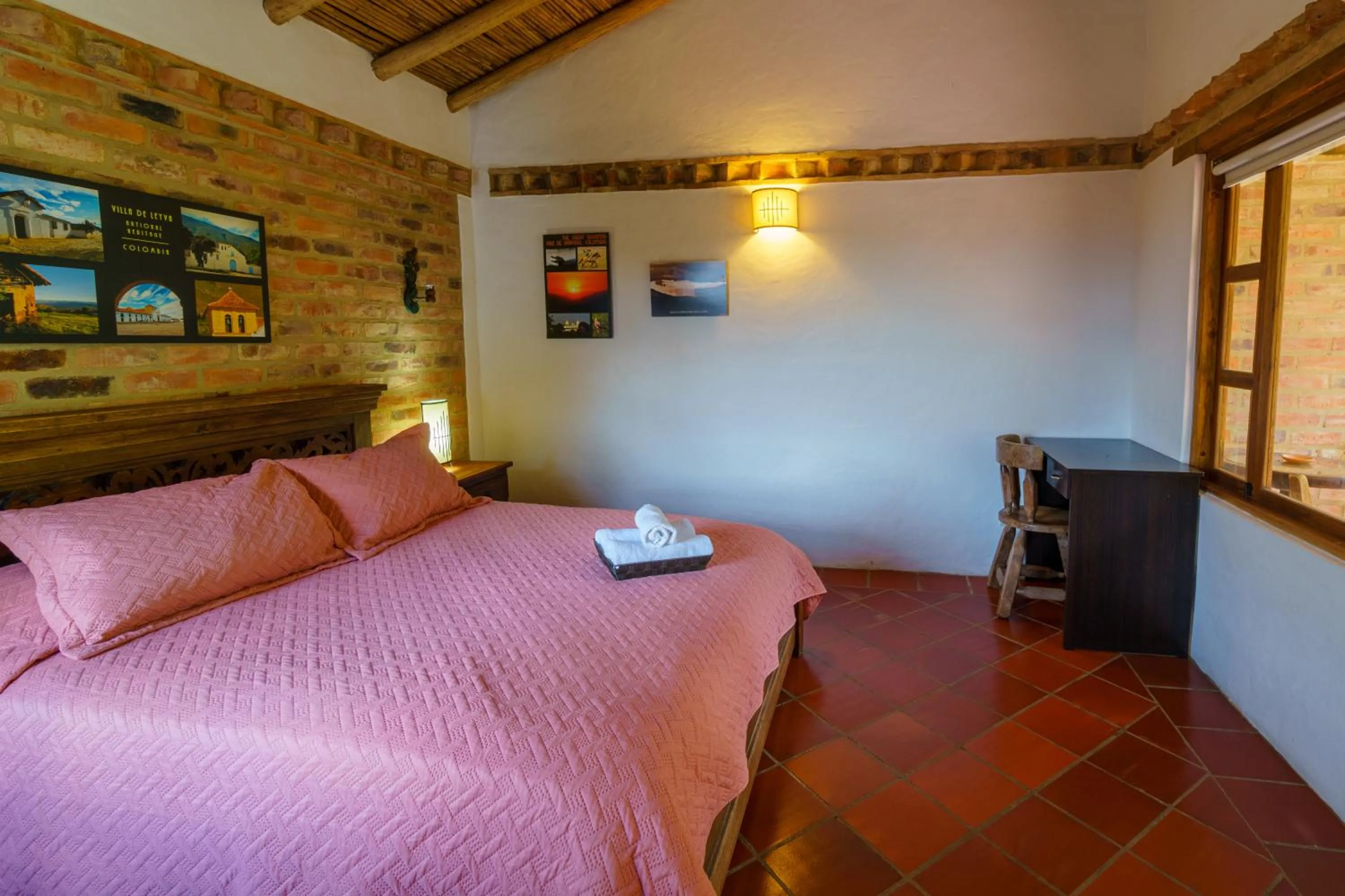 Photo of the whole room, Bed in Renacer