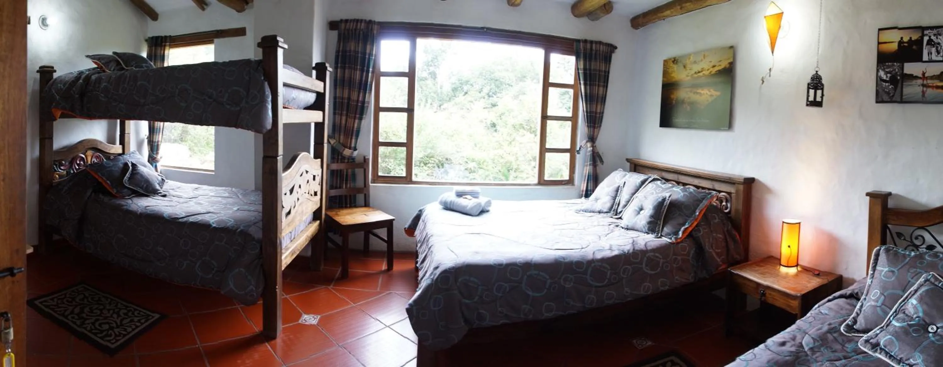 Photo of the whole room, Bed in Renacer
