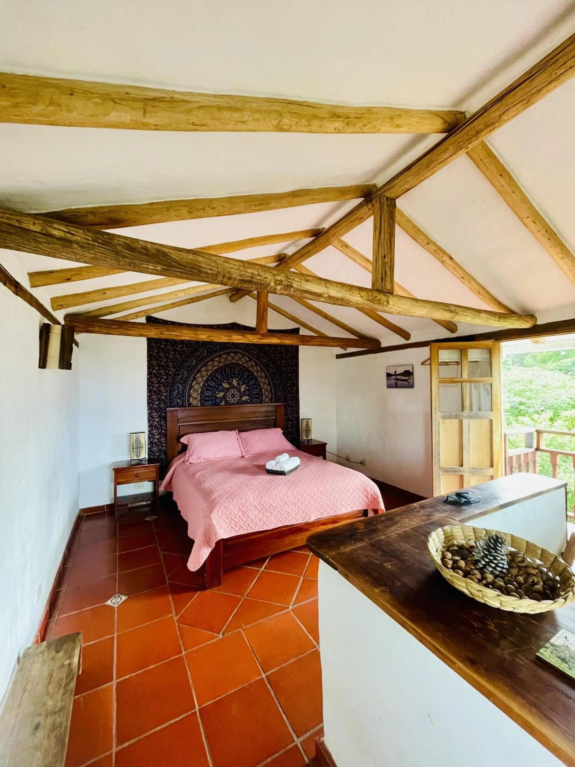 Photo of the whole room, Bed in Renacer
