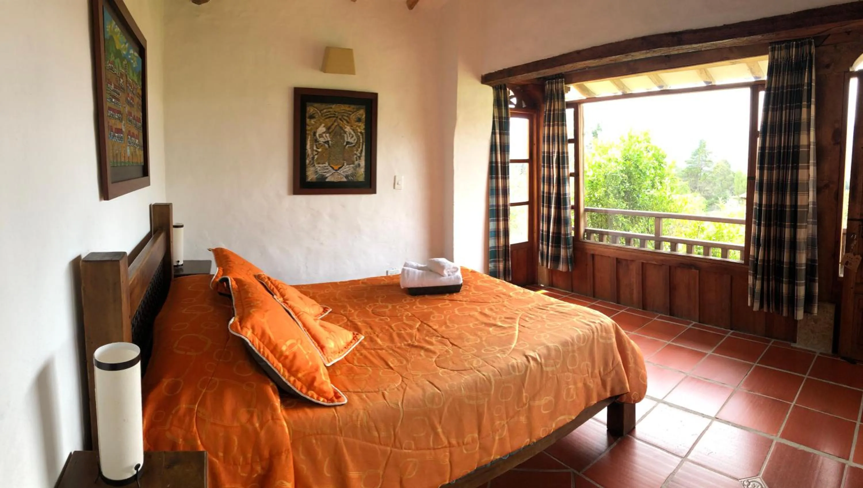 Photo of the whole room, Bed in Renacer