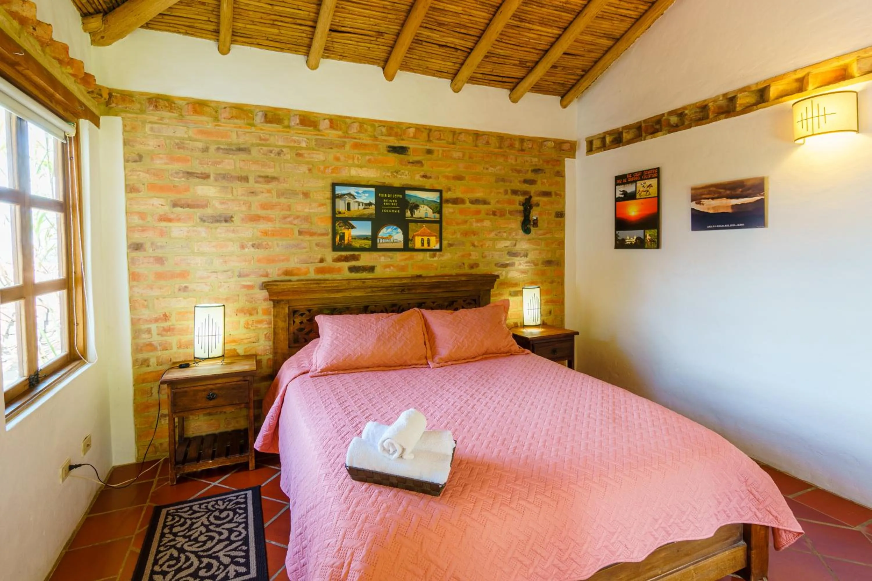 Photo of the whole room, Bed in Renacer