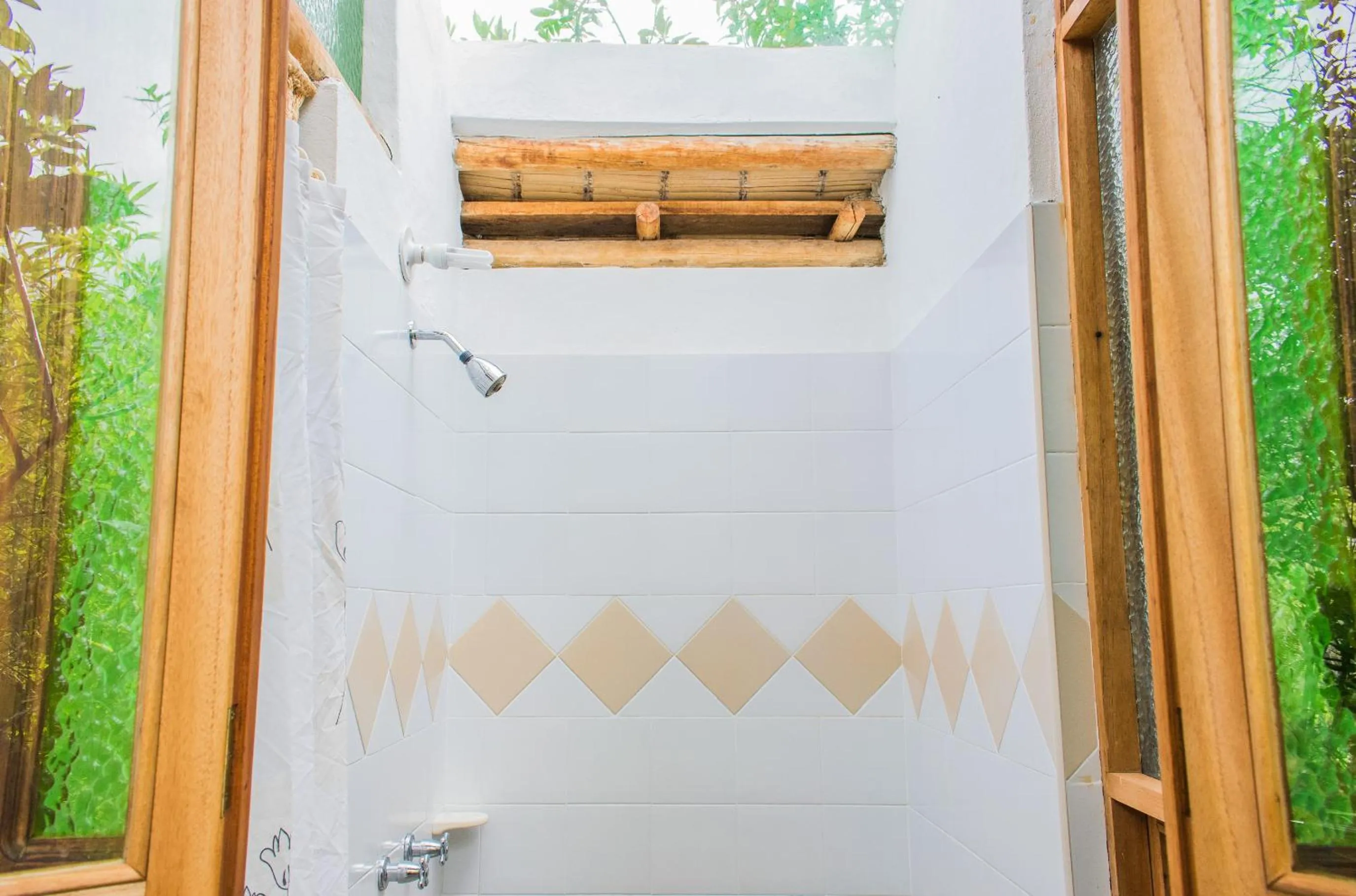 Shower in Renacer