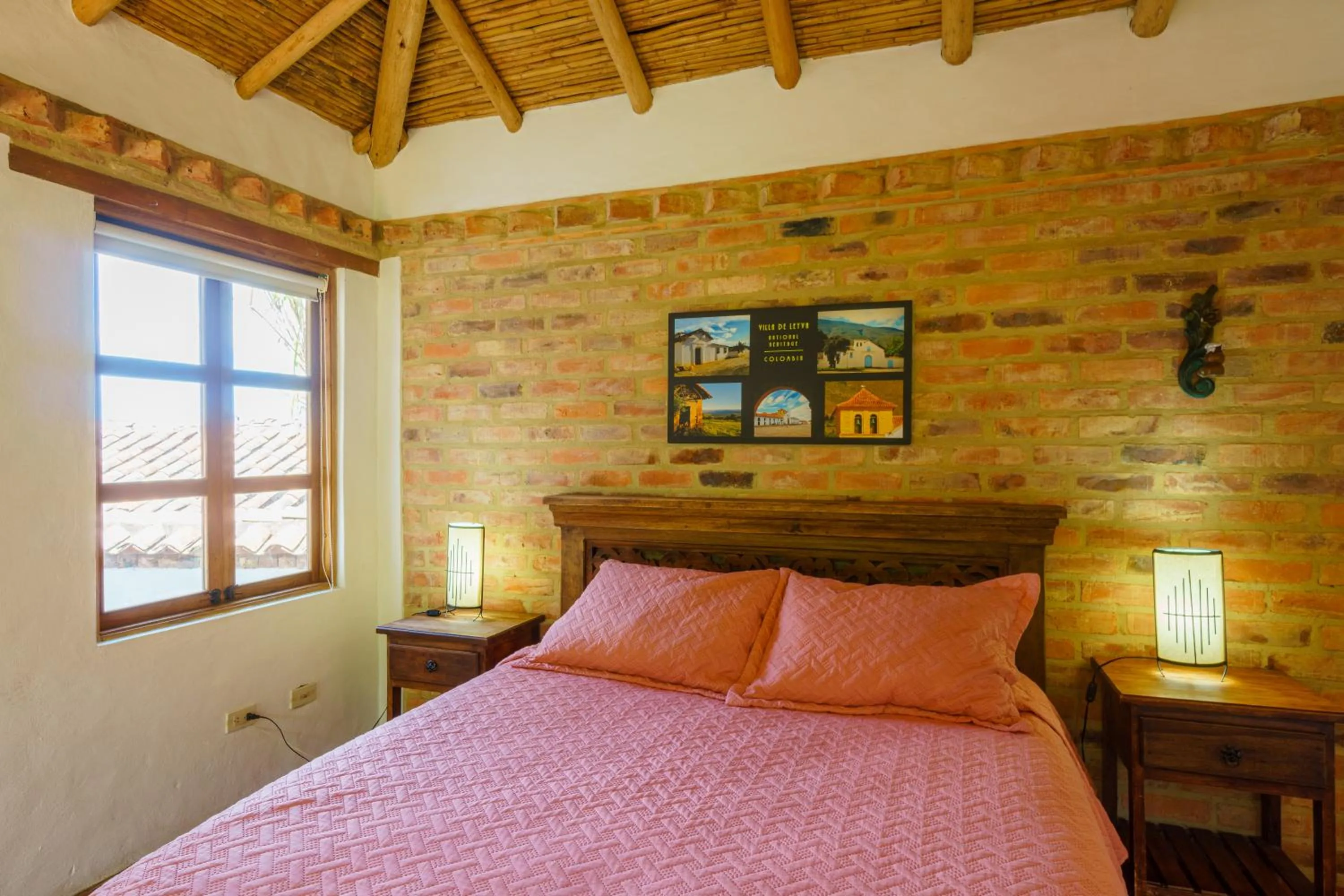 Photo of the whole room, Bed in Renacer