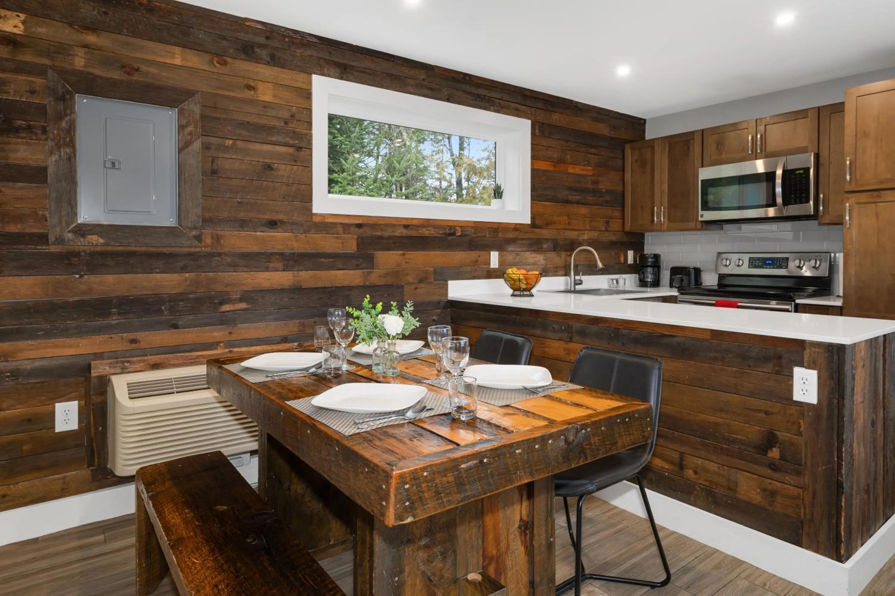 Kitchen or kitchenette in Lake Placid Inn: Residences