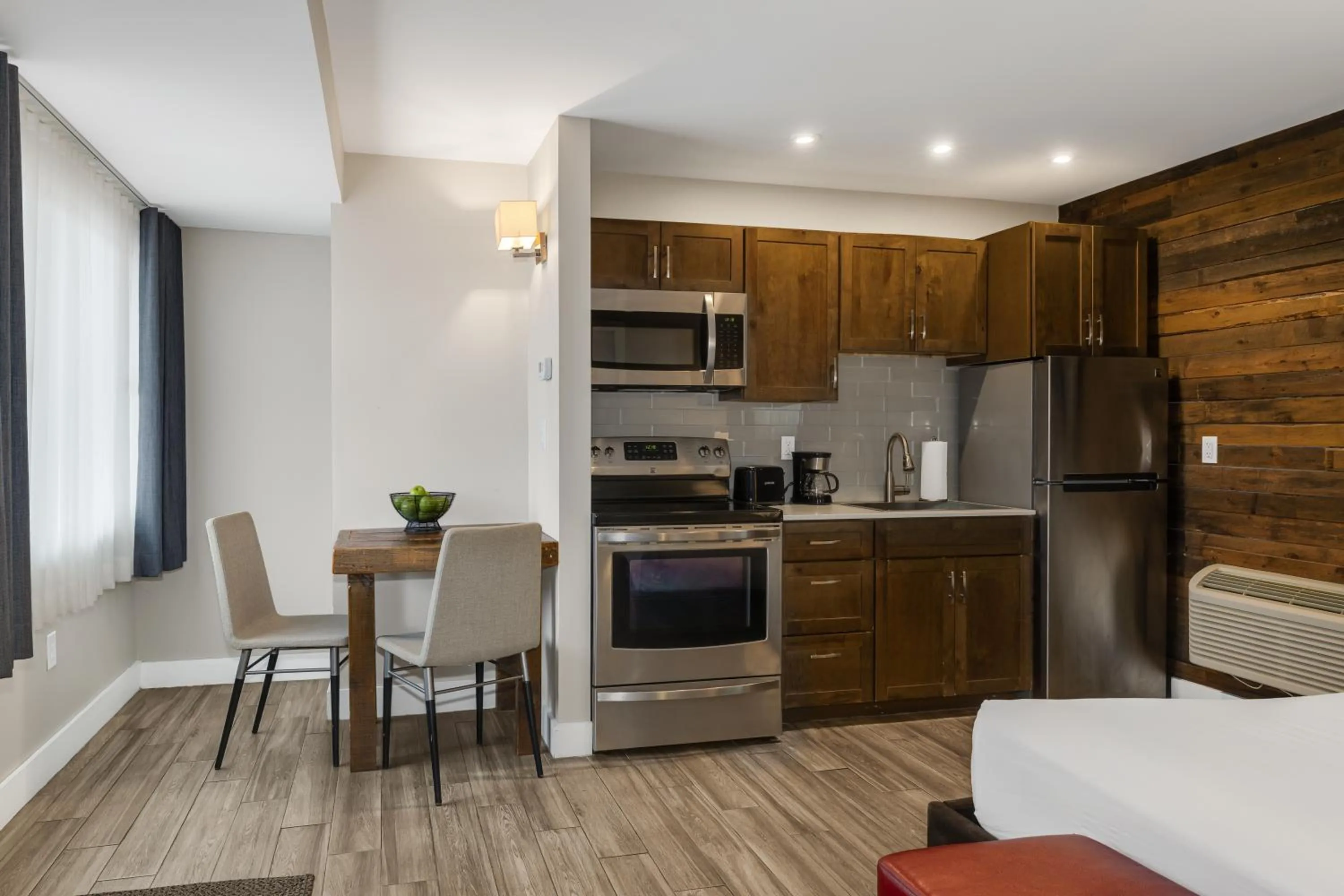 Kitchen or kitchenette in Lake Placid Inn: Residences