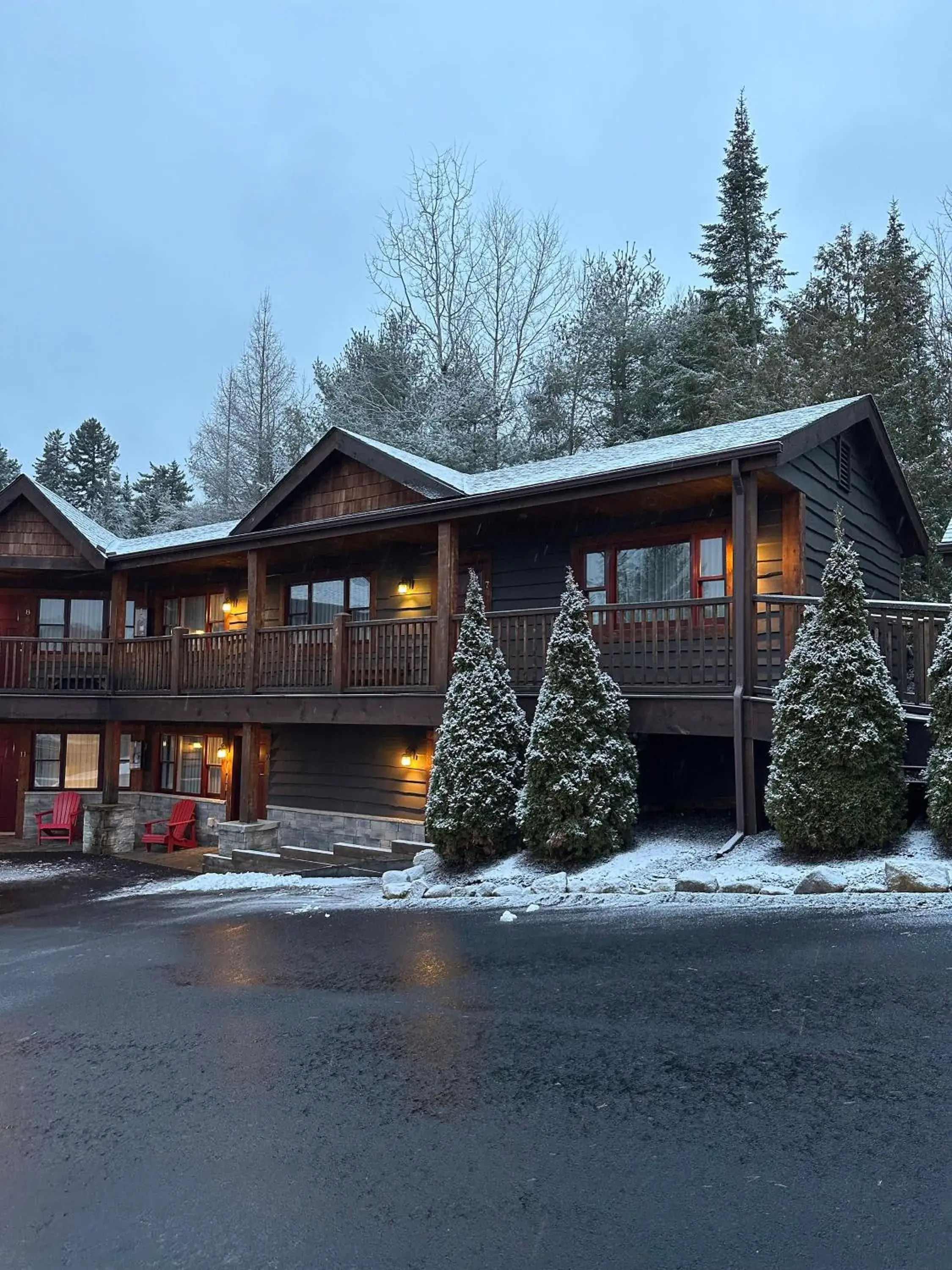 Property building in Lake Placid Inn: Residences Property building in Lake Placid Inn: Residences