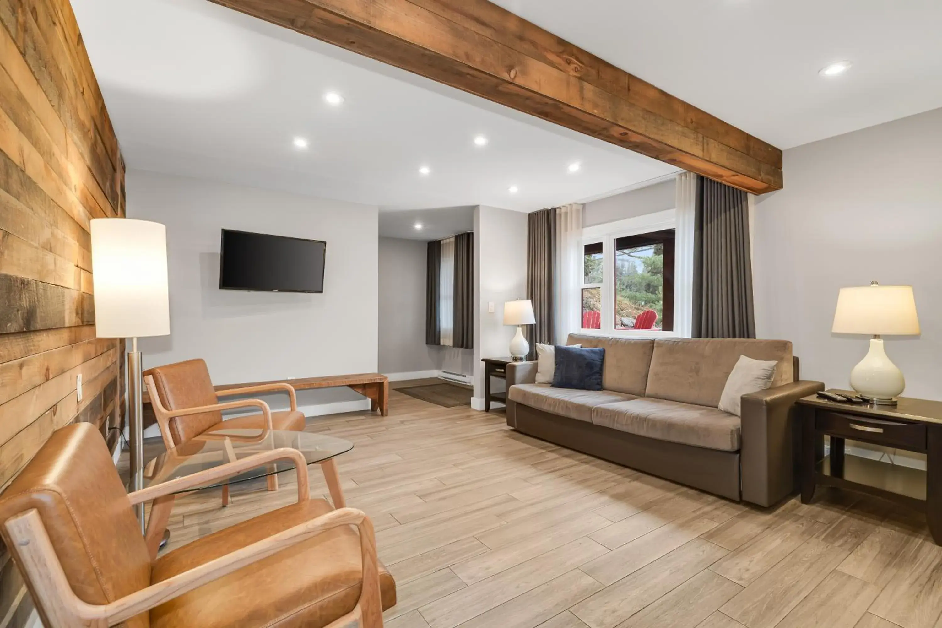 Living room in Lake Placid Inn: Residences Living room in Lake Placid Inn: Residences