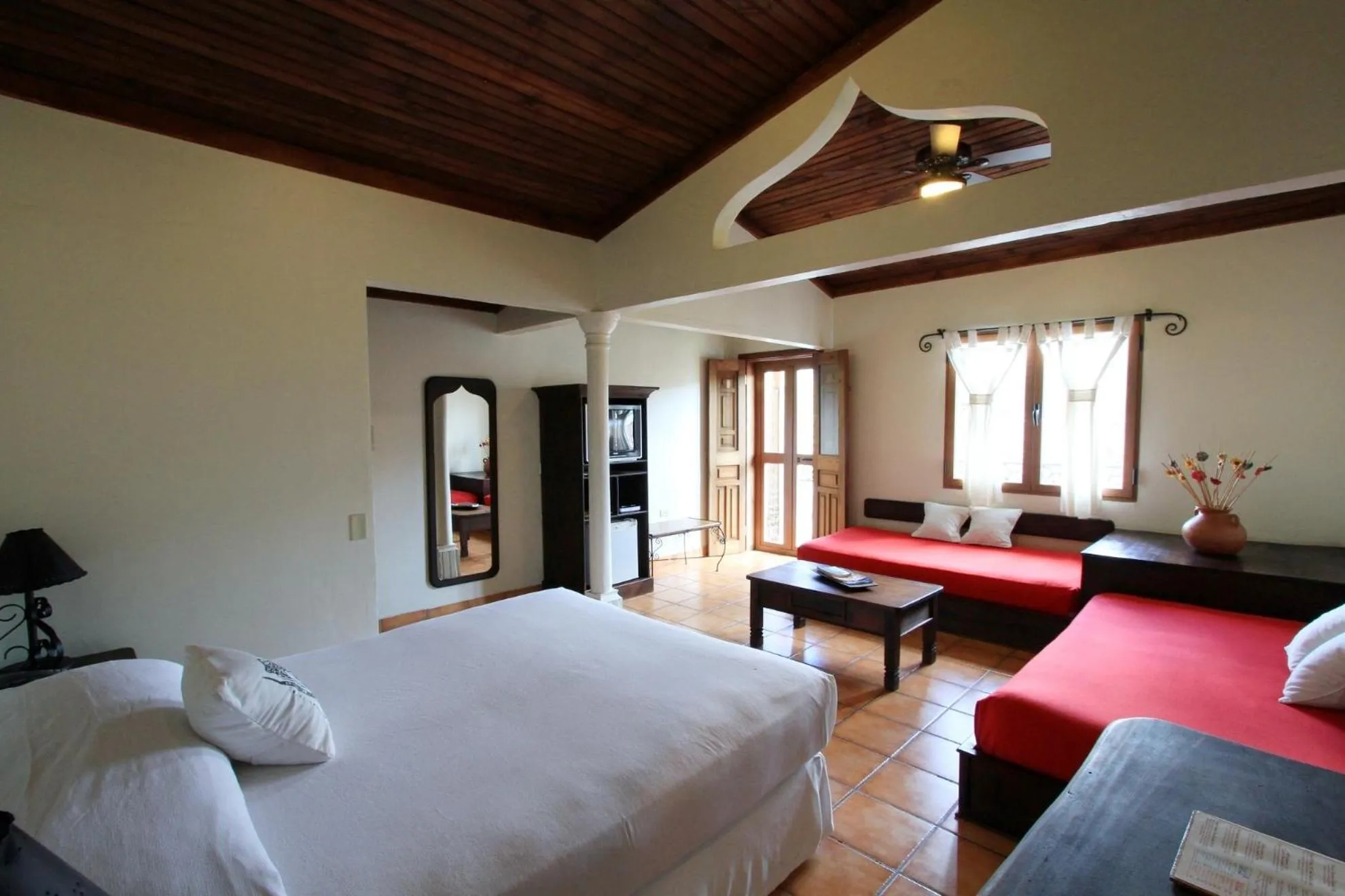 Photo of the whole room, Bed in Hotel Plaza Yat Balam