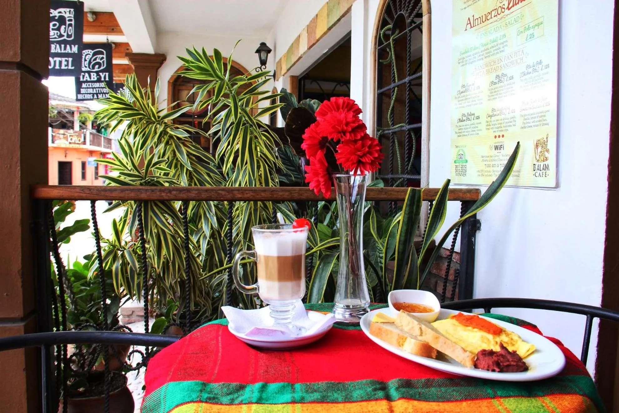 Food in Hotel Plaza Yat Balam