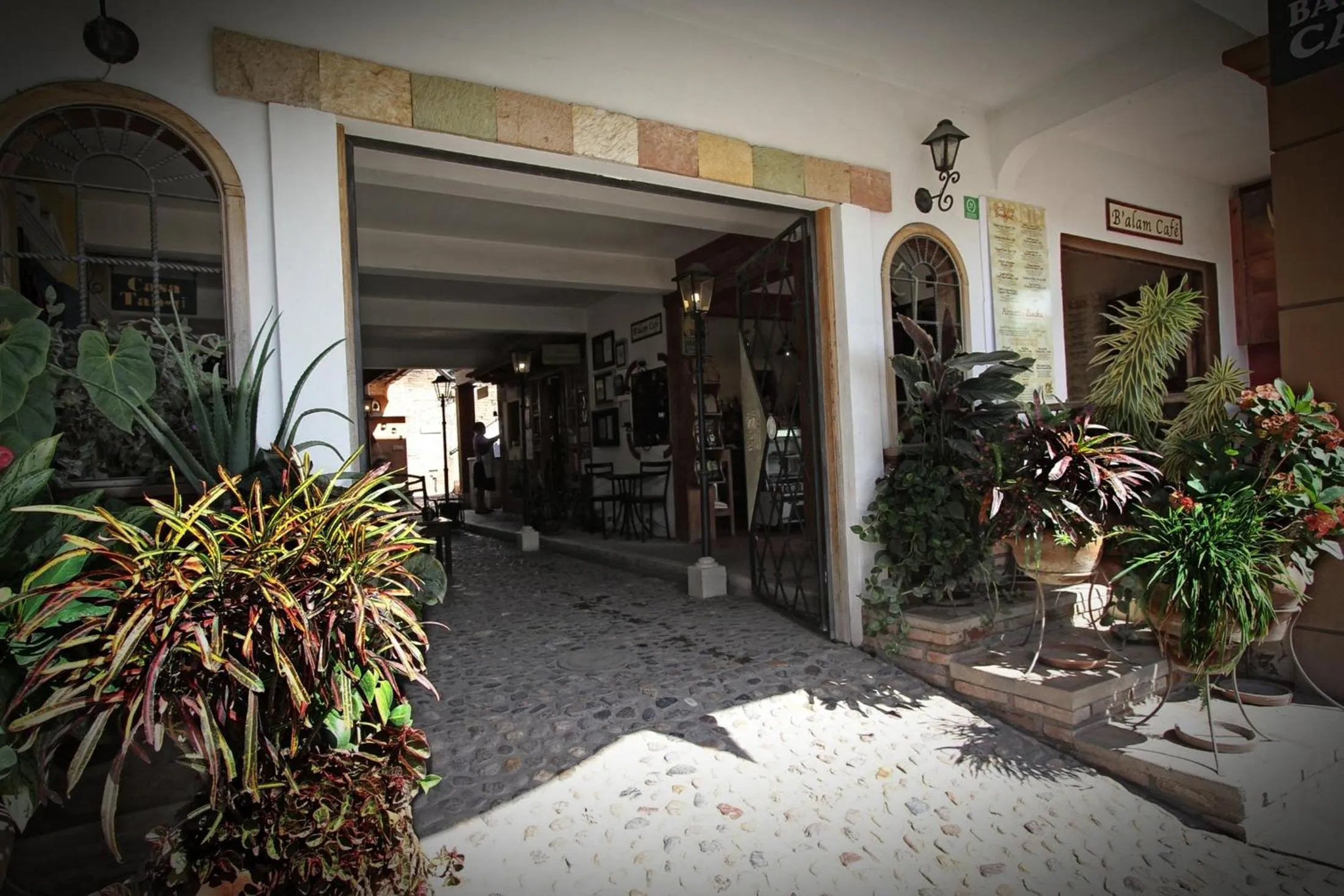 Facade/entrance in Hotel Plaza Yat Balam