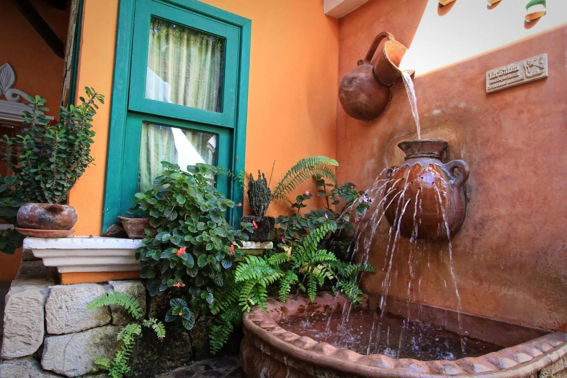 Patio in Hotel Plaza Yat Balam