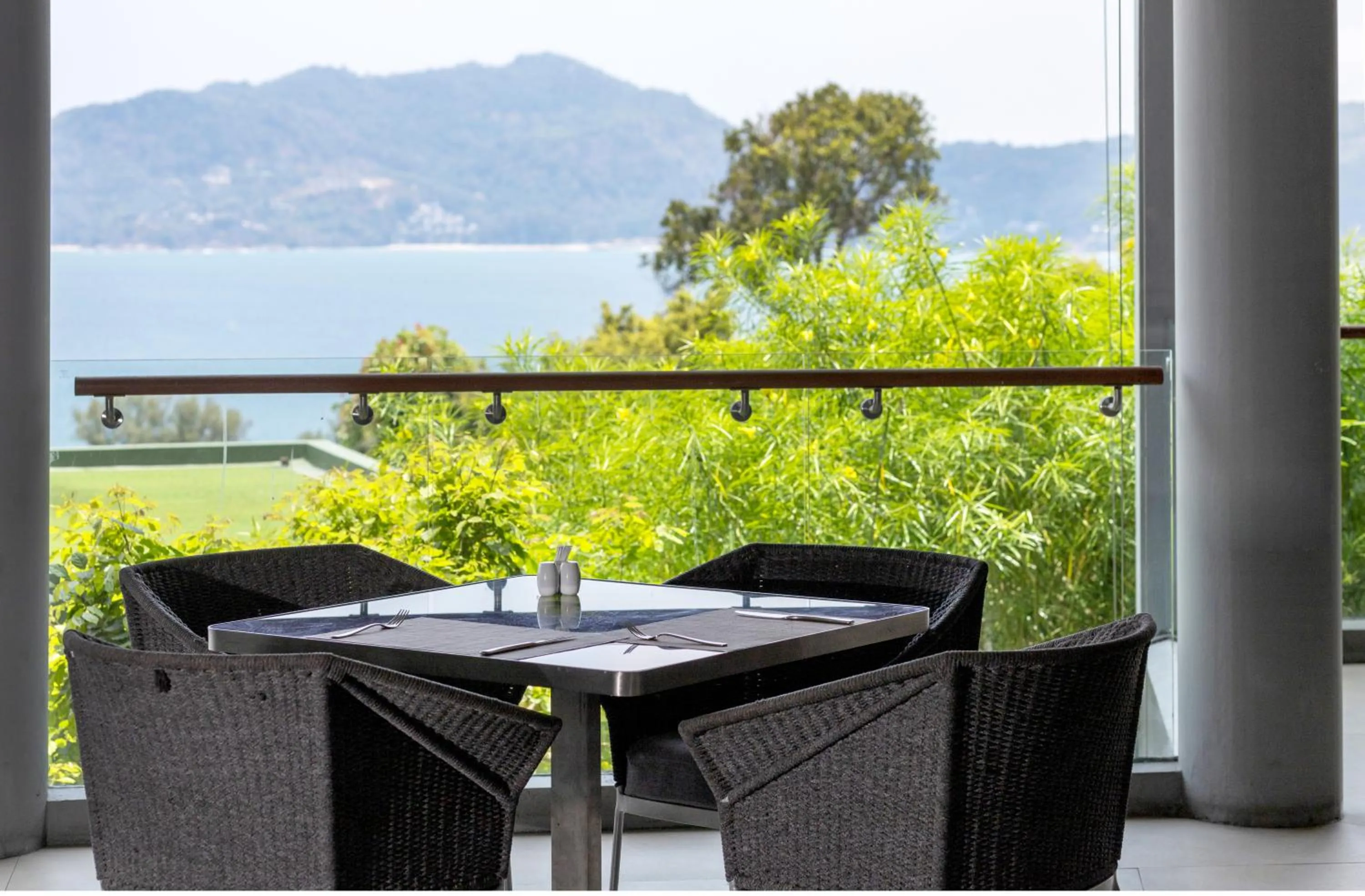 Restaurant/places to eat in Crest Resort & Pool Villas - SHA Extra Plus