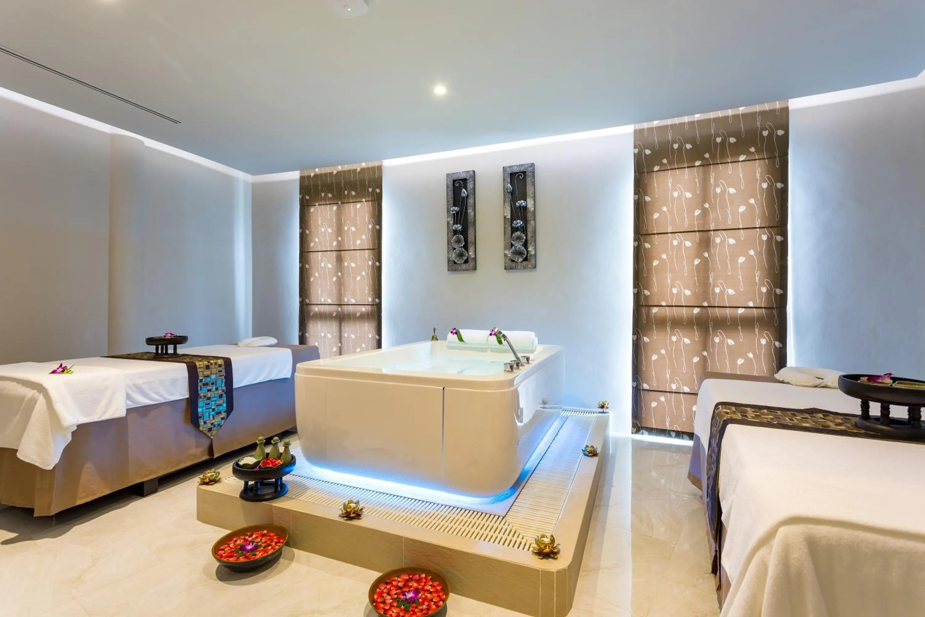 Massage, Bed in Crest Resort & Pool Villas - SHA Extra Plus