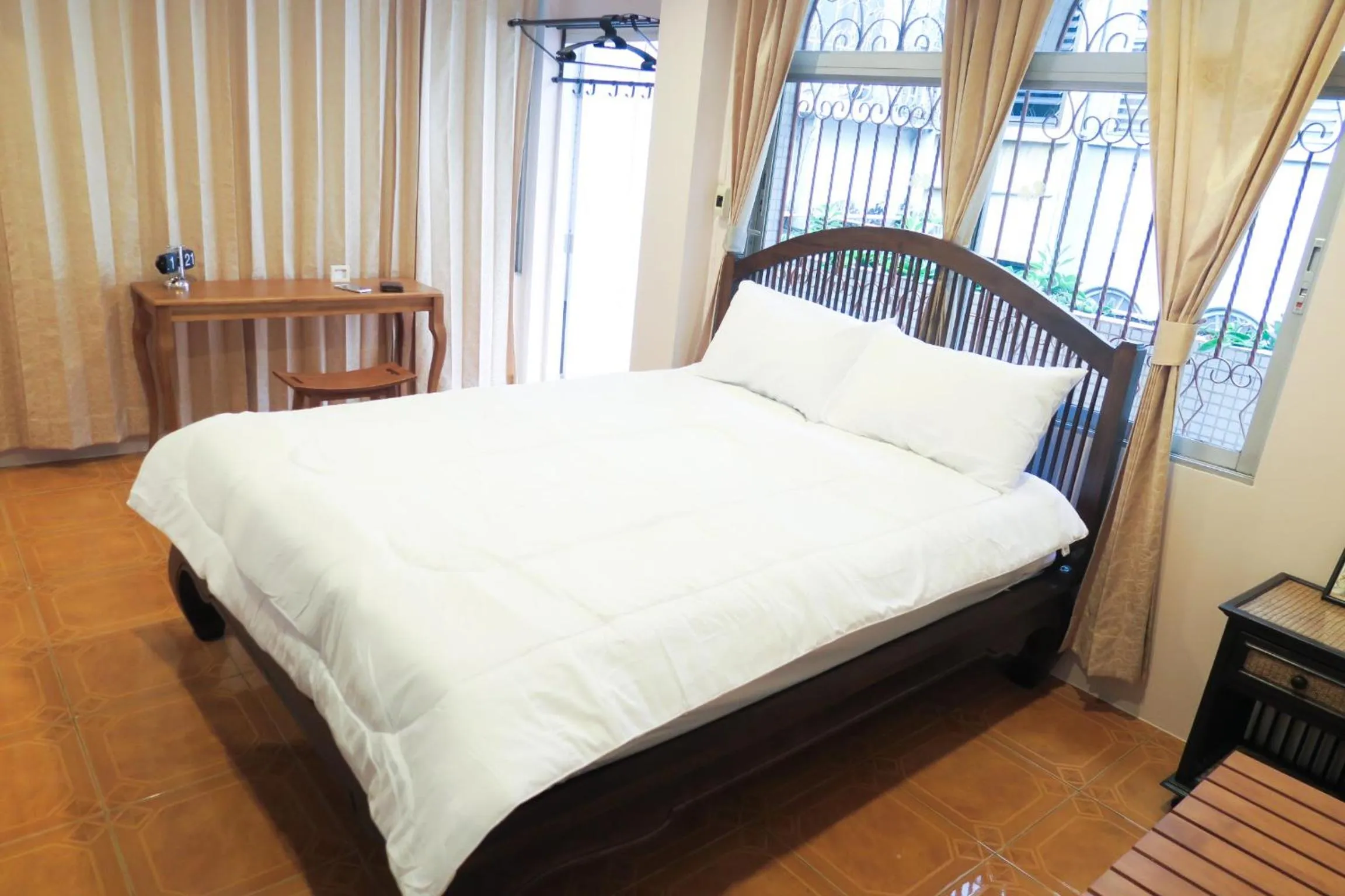 Photo of the whole room, Bed in The Grand Palace Hotel