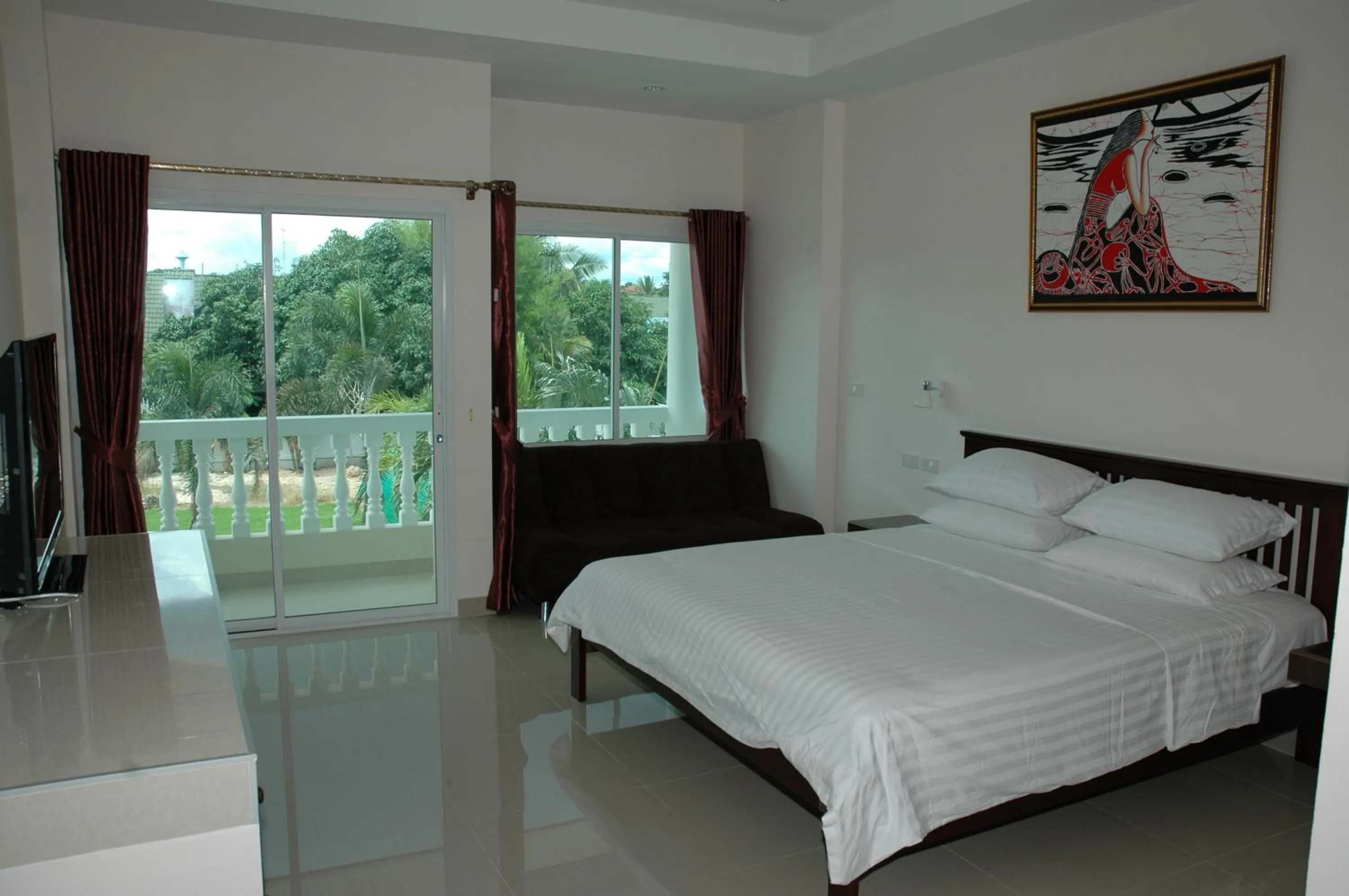 Bed in East Shore Pattaya Resort