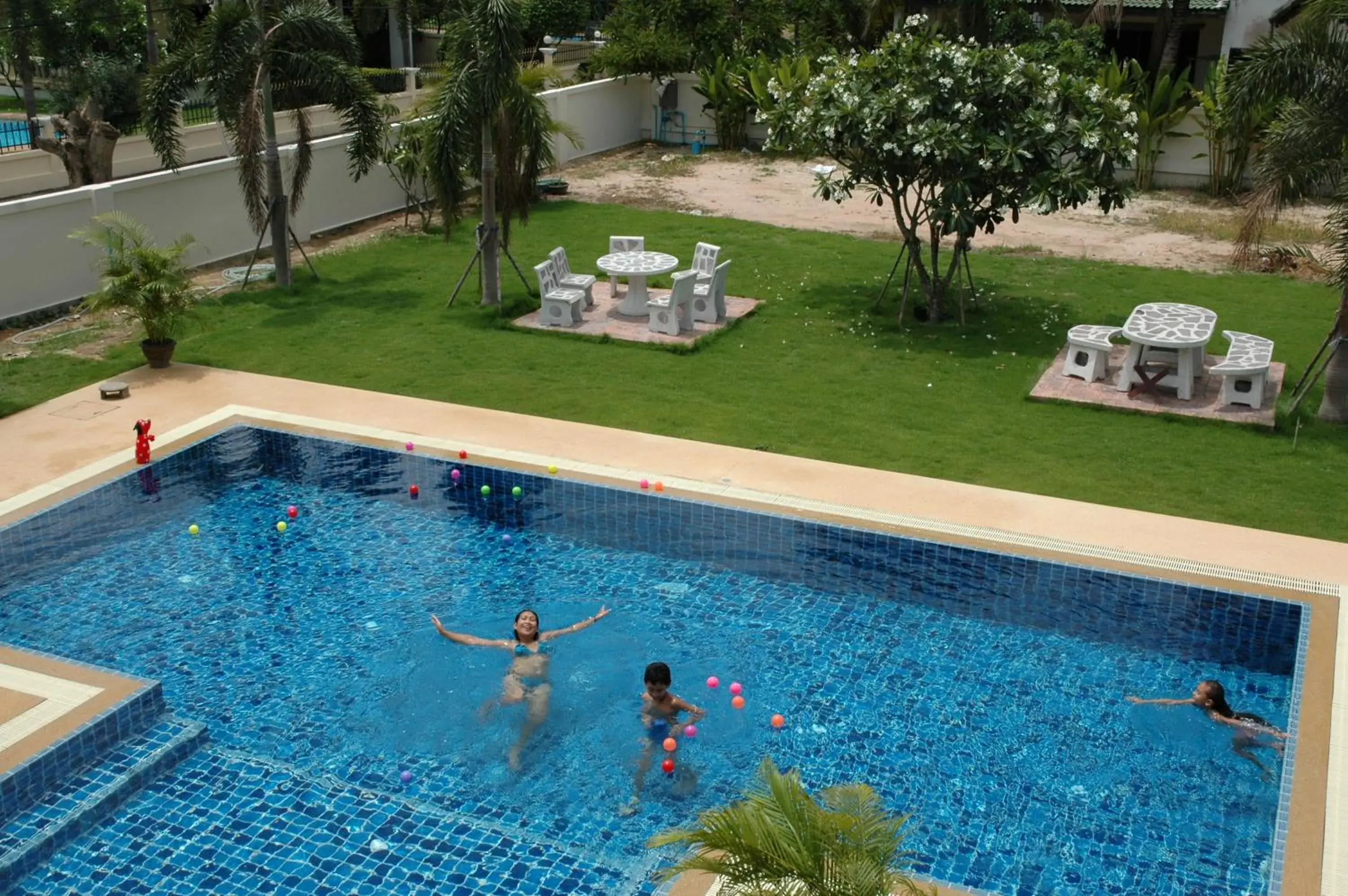 Garden view in East Shore Pattaya Resort Garden view in East Shore Pattaya Resort