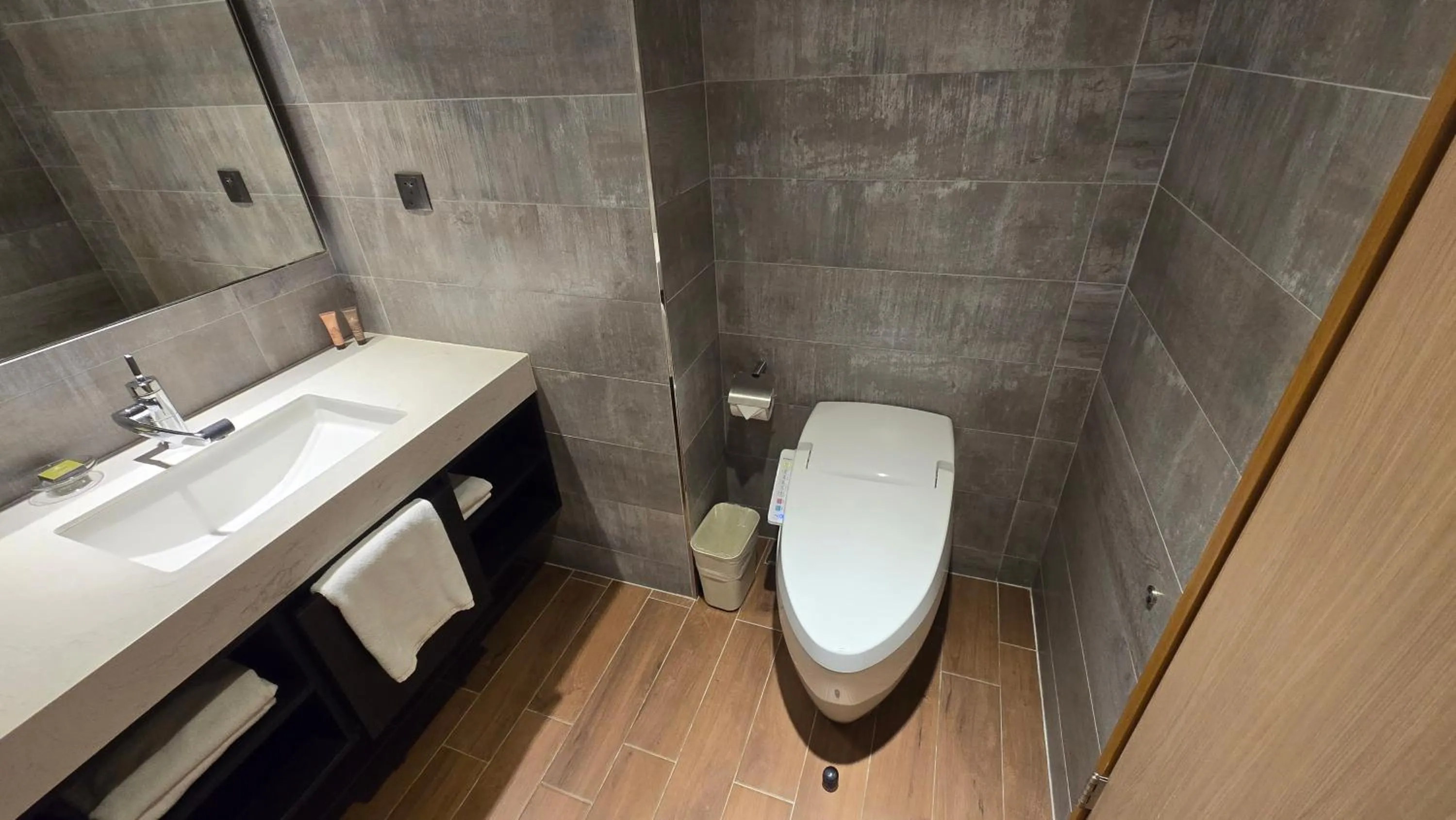 Bathroom in Hotel R14