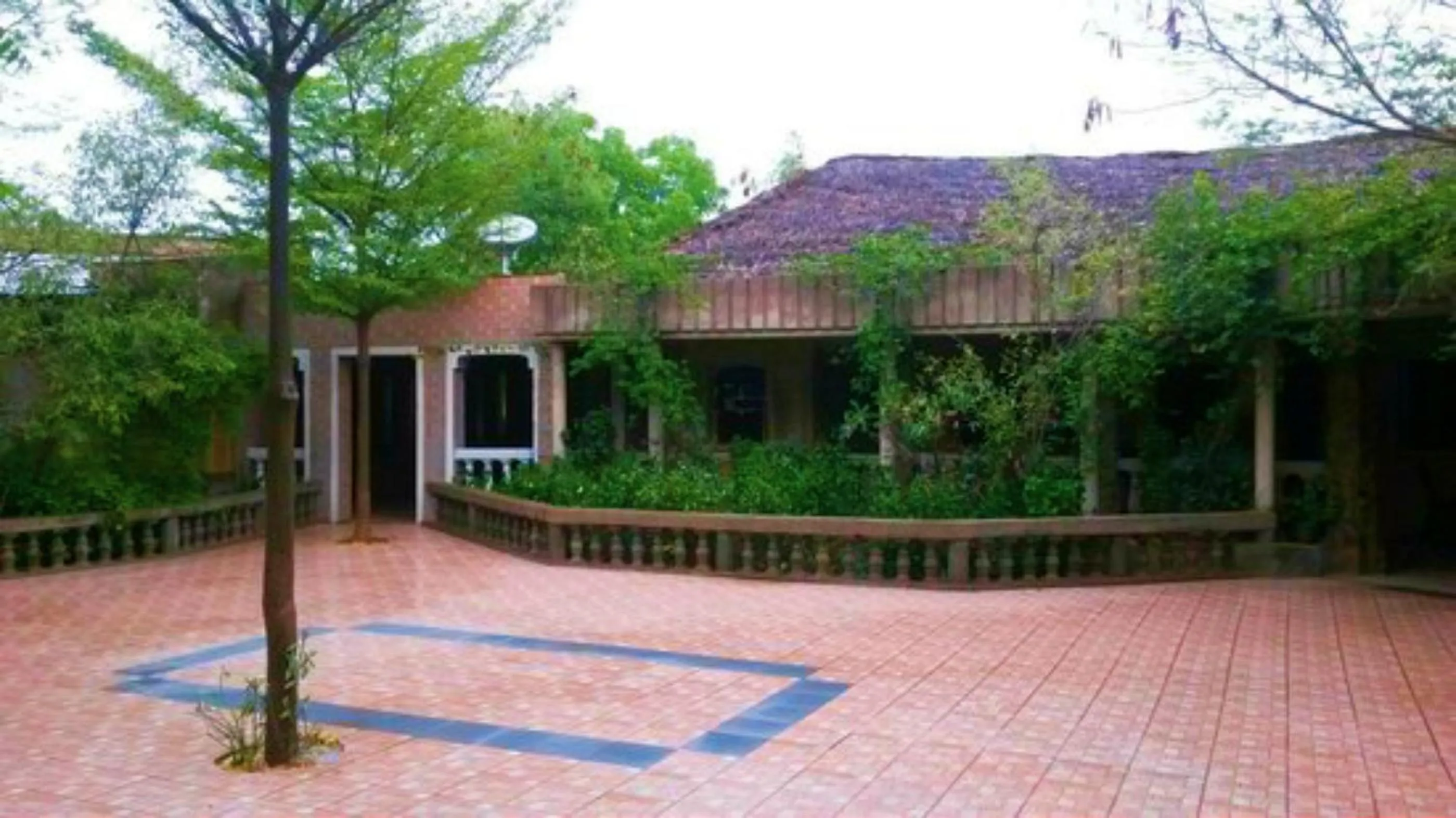 Facade/entrance in Proland Inn