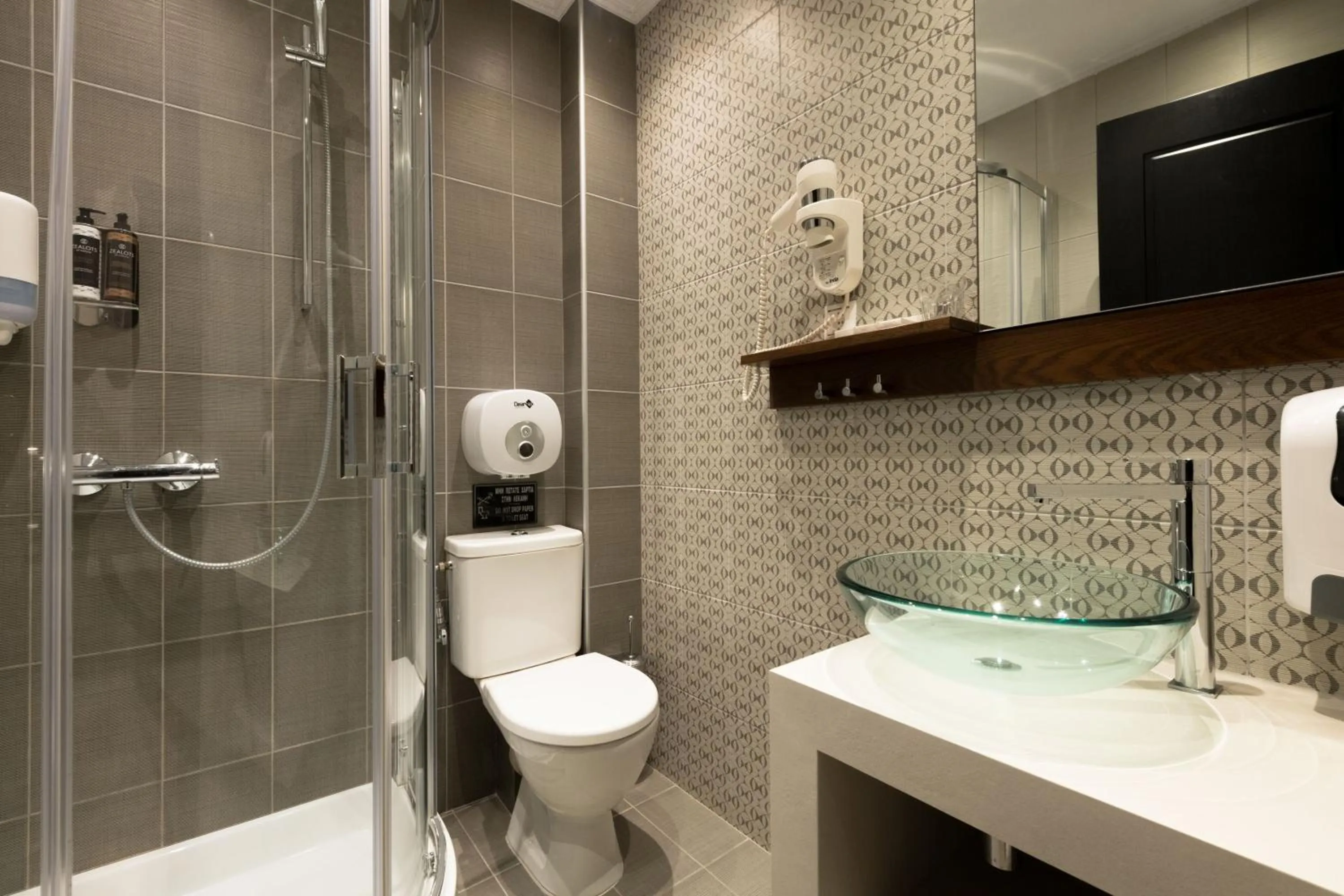 Shower in Tsikeli Boutique Hotel Meteora - Adults Friendly