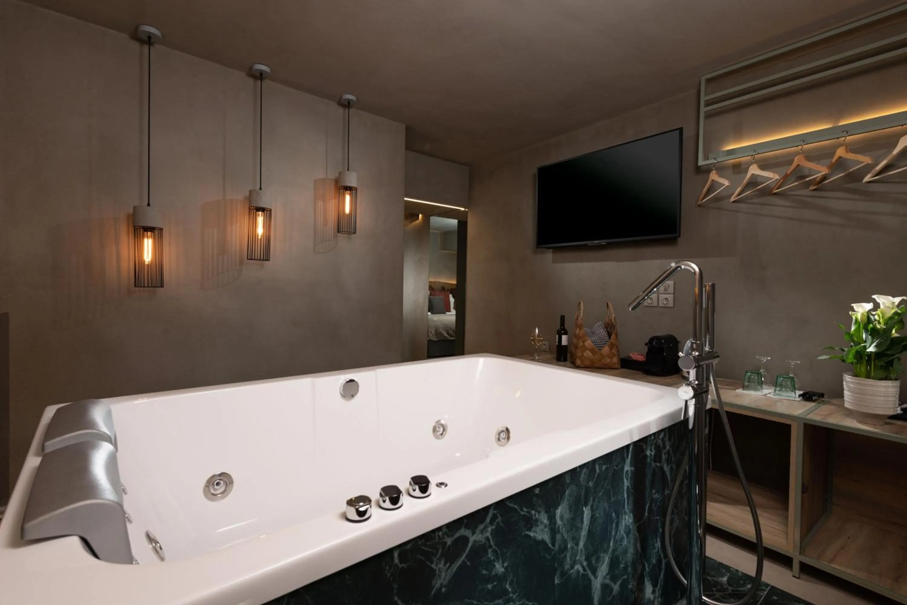 Hot Tub in Tsikeli Boutique Hotel Meteora - Adults Friendly