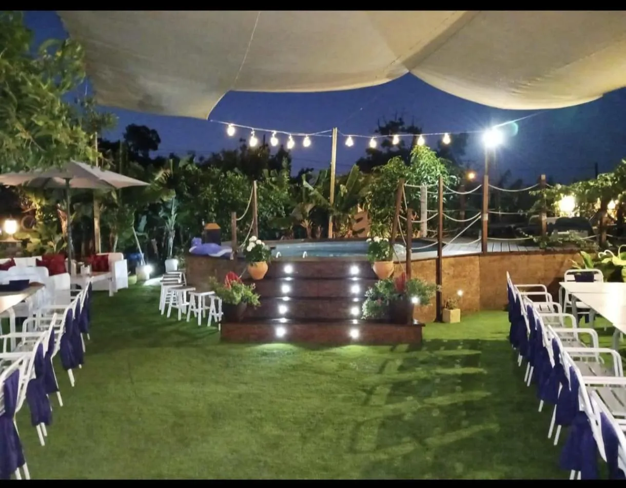 Swimming pool in Hotel Rural La Raya 1866