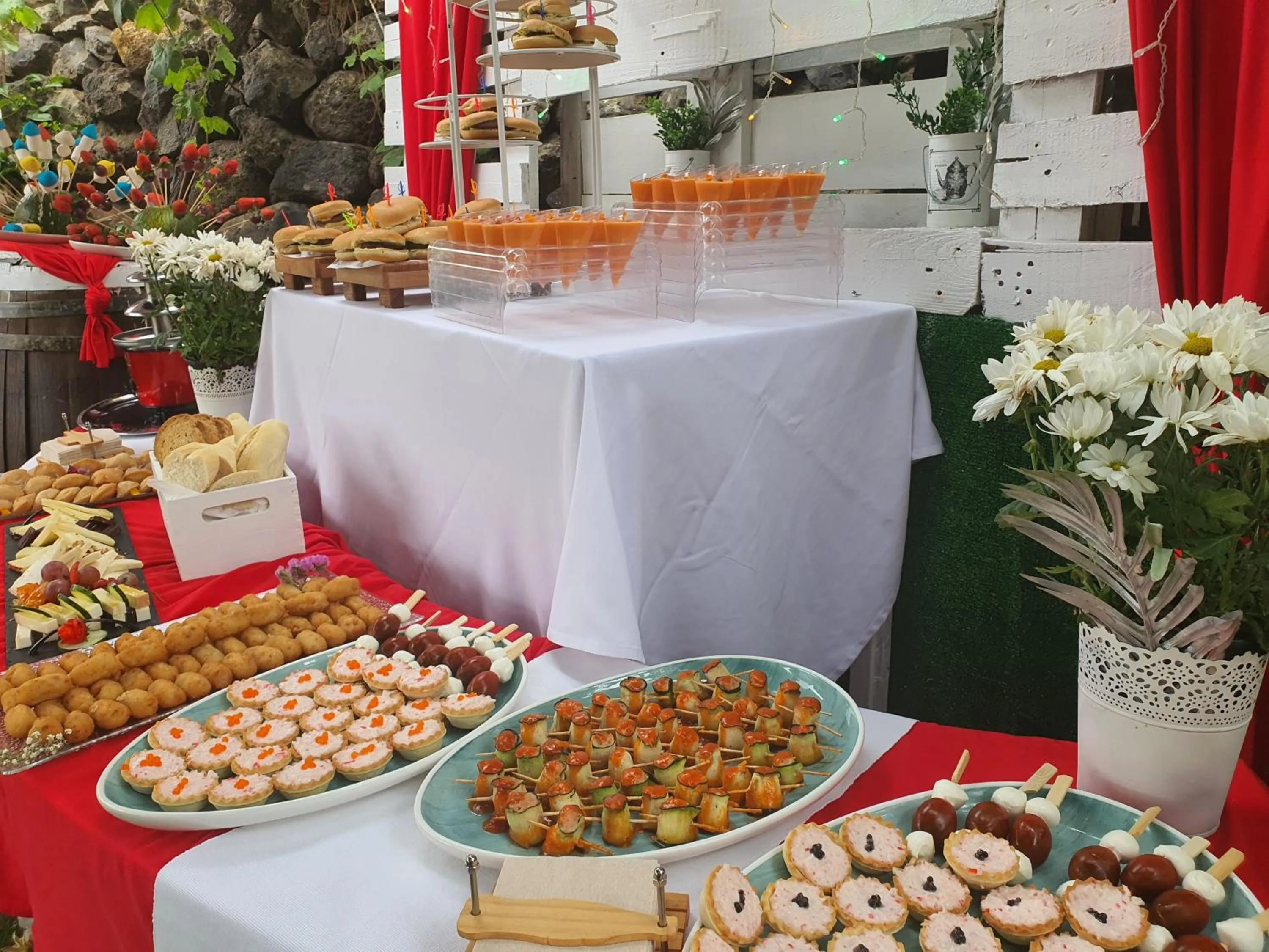 Restaurant/places to eat in Hotel Rural La Raya 1866