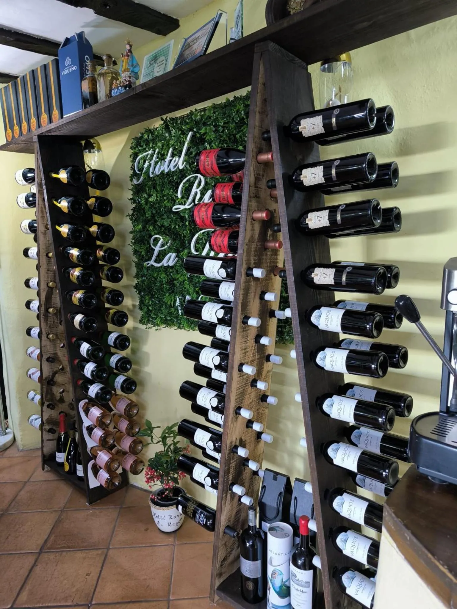 Restaurant/places to eat in Hotel Rural La Raya 1866