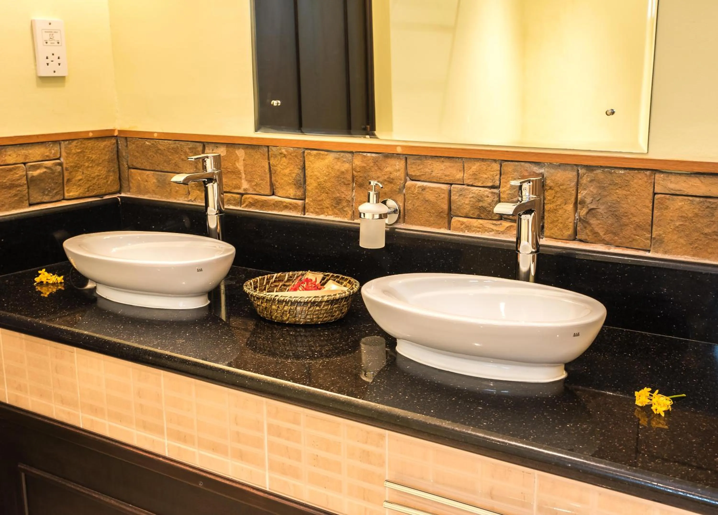 Bathroom in Oasis Hotel Restaurant & Spa