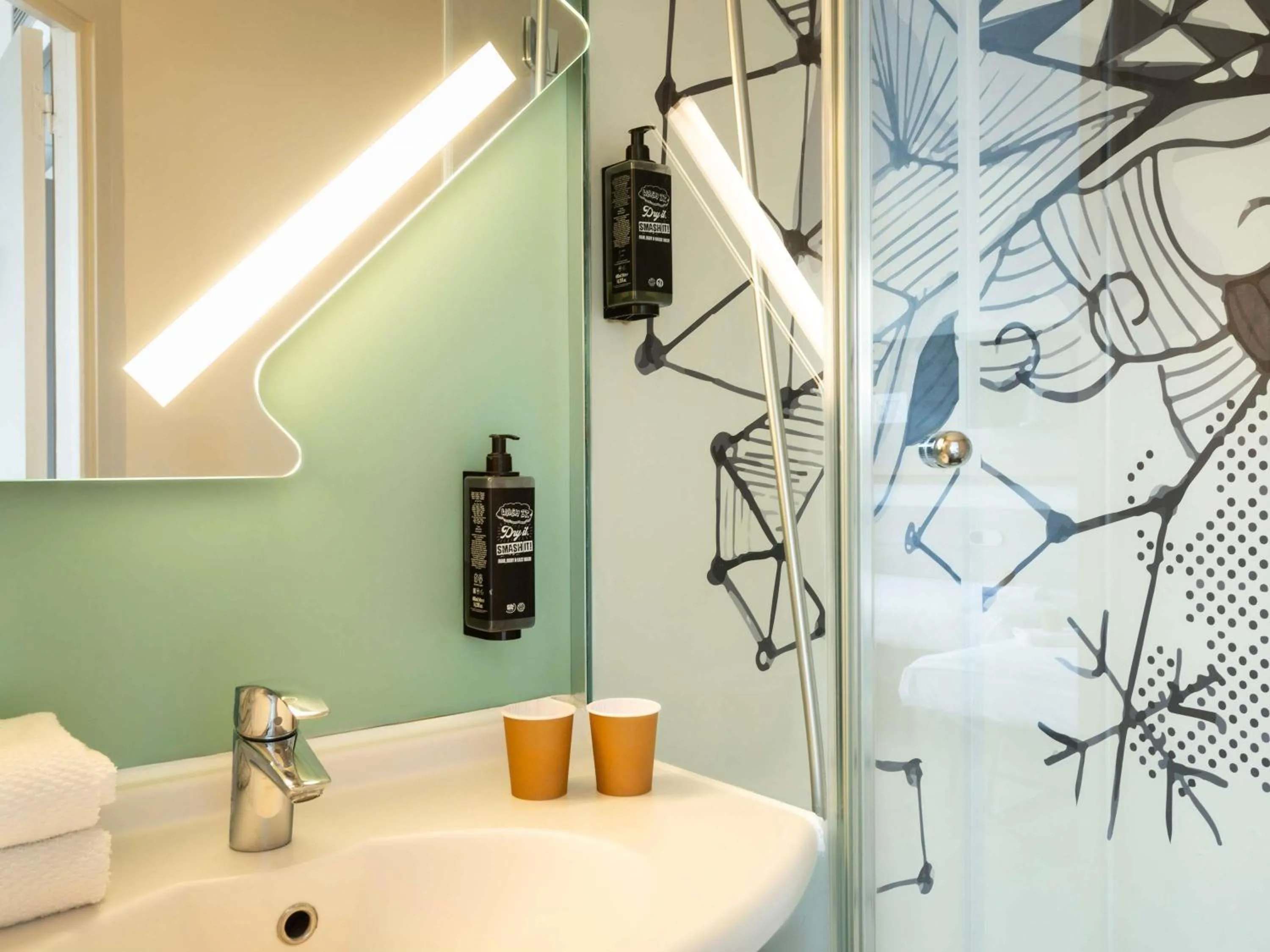 Bedroom in Ibis Budget Strasbourg Centre Gare