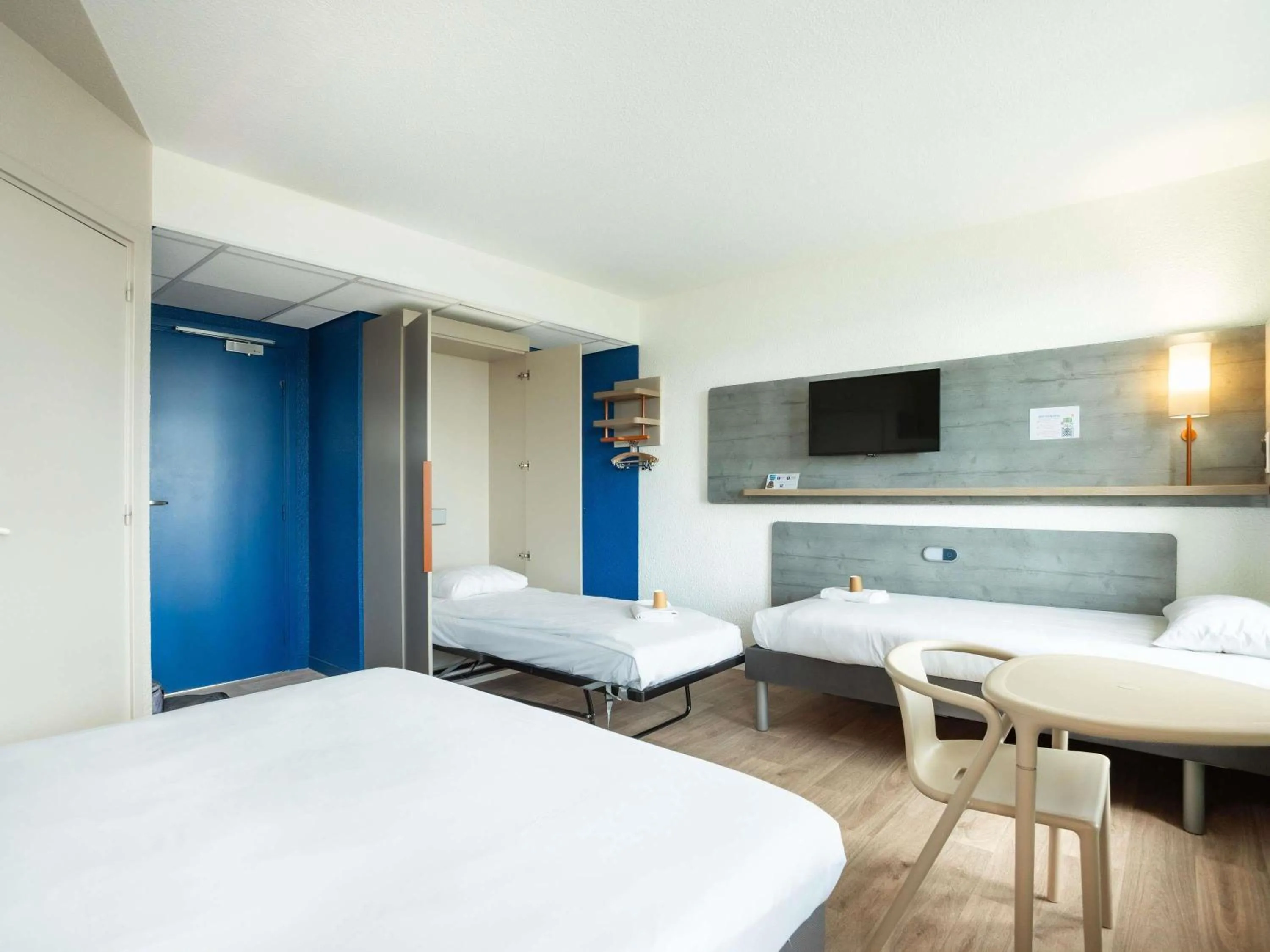 Bedroom, Bed in Ibis Budget Strasbourg Centre Gare