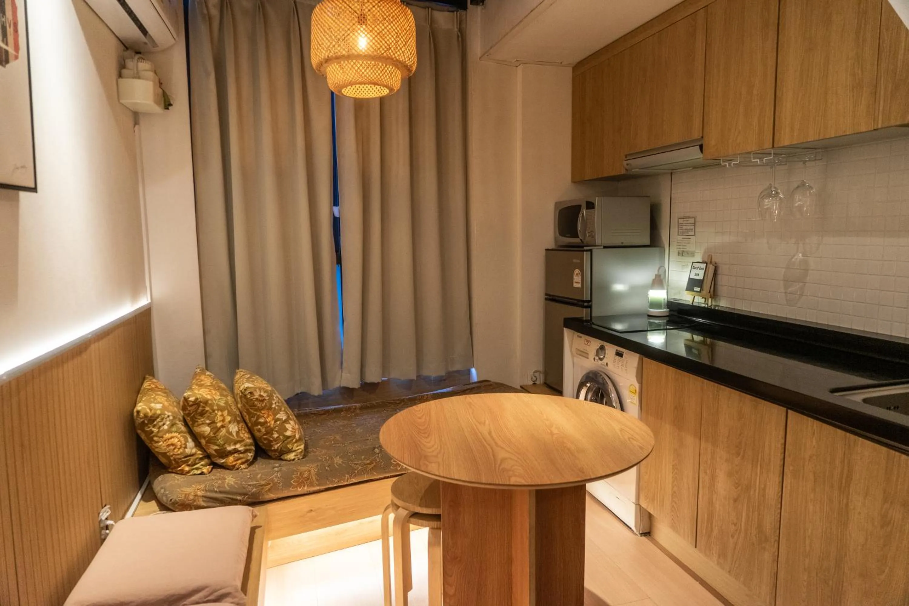 Myeongdong Artmonstay