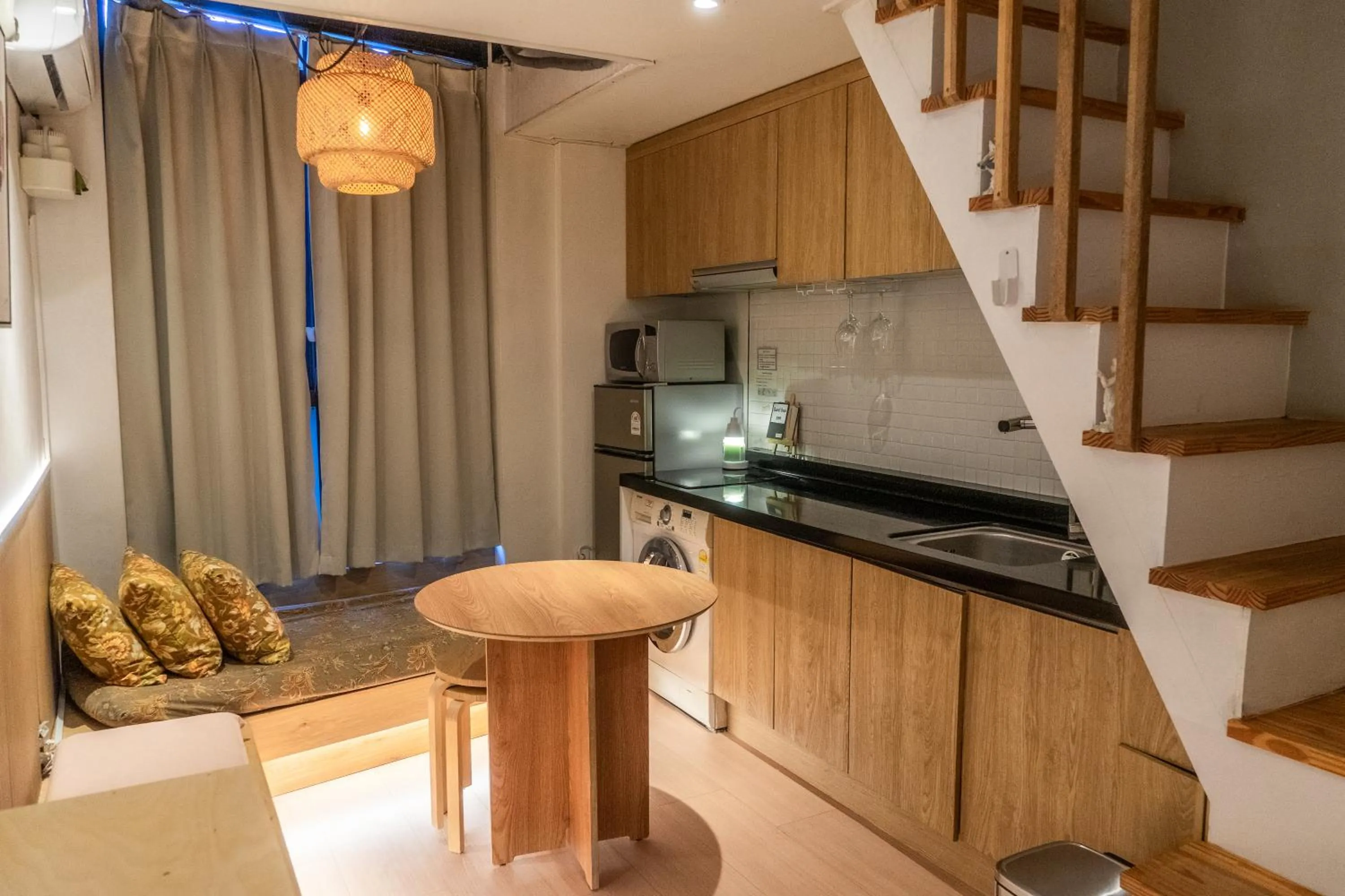 Myeongdong Artmonstay