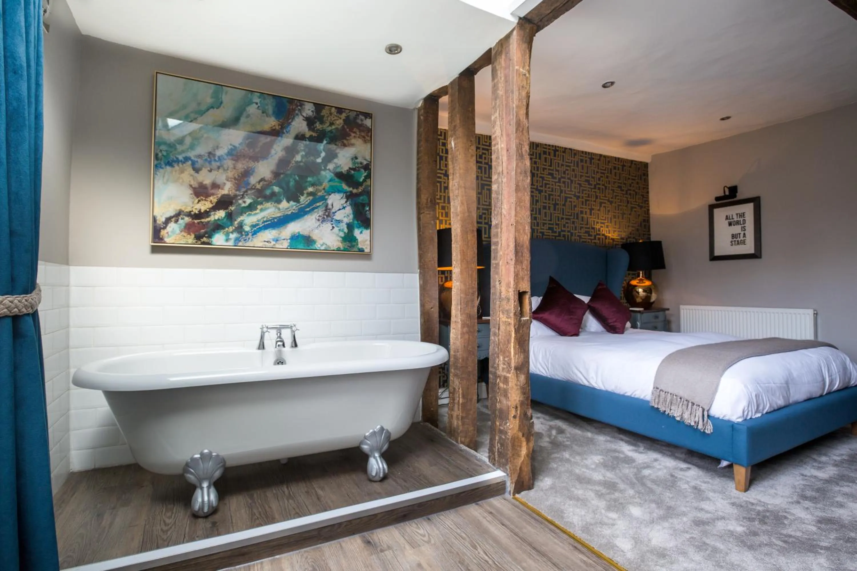 Bathroom, Bed in The Stratford Townhouse