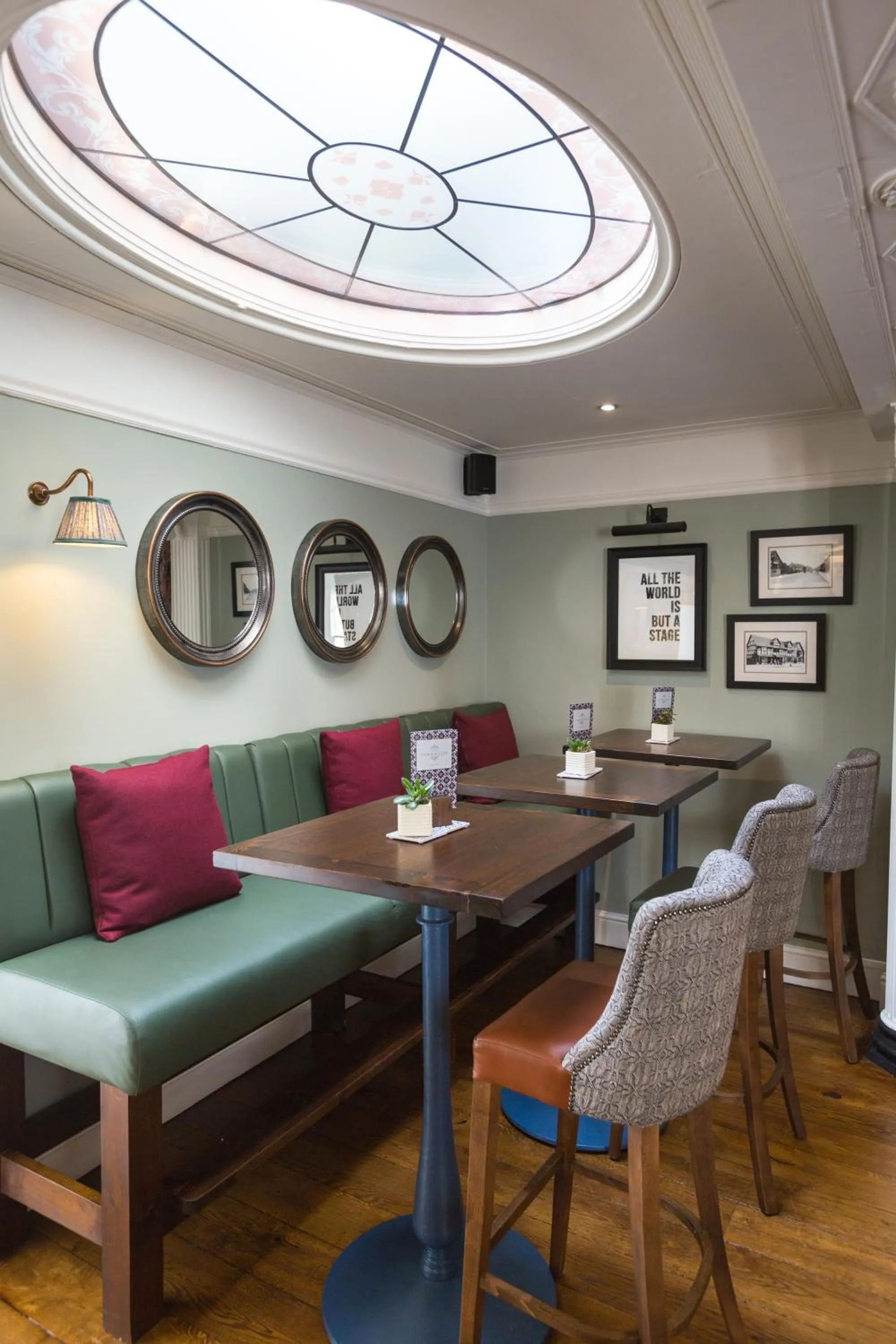 Lounge or bar in The Stratford Townhouse