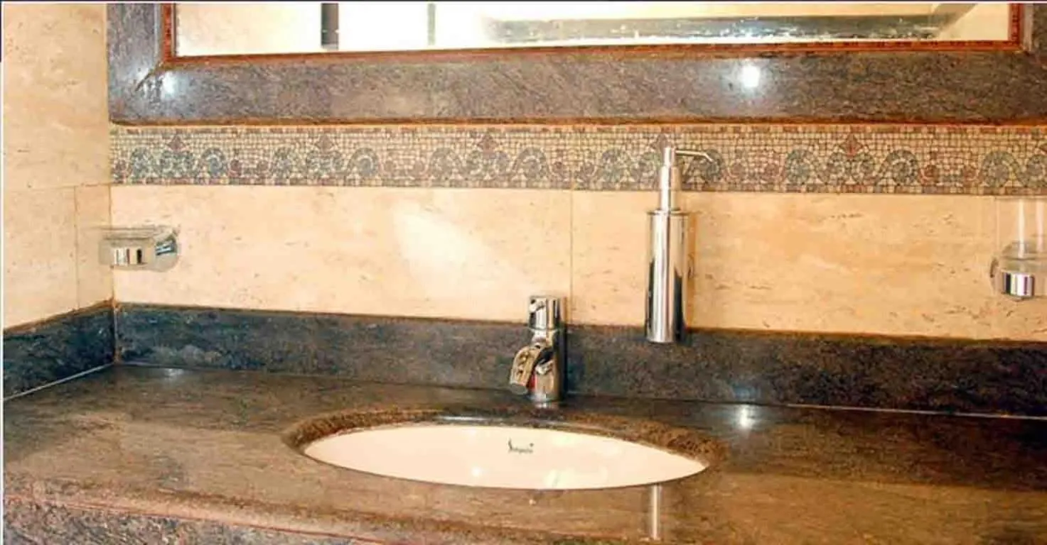 Toilet in Hotel Hira